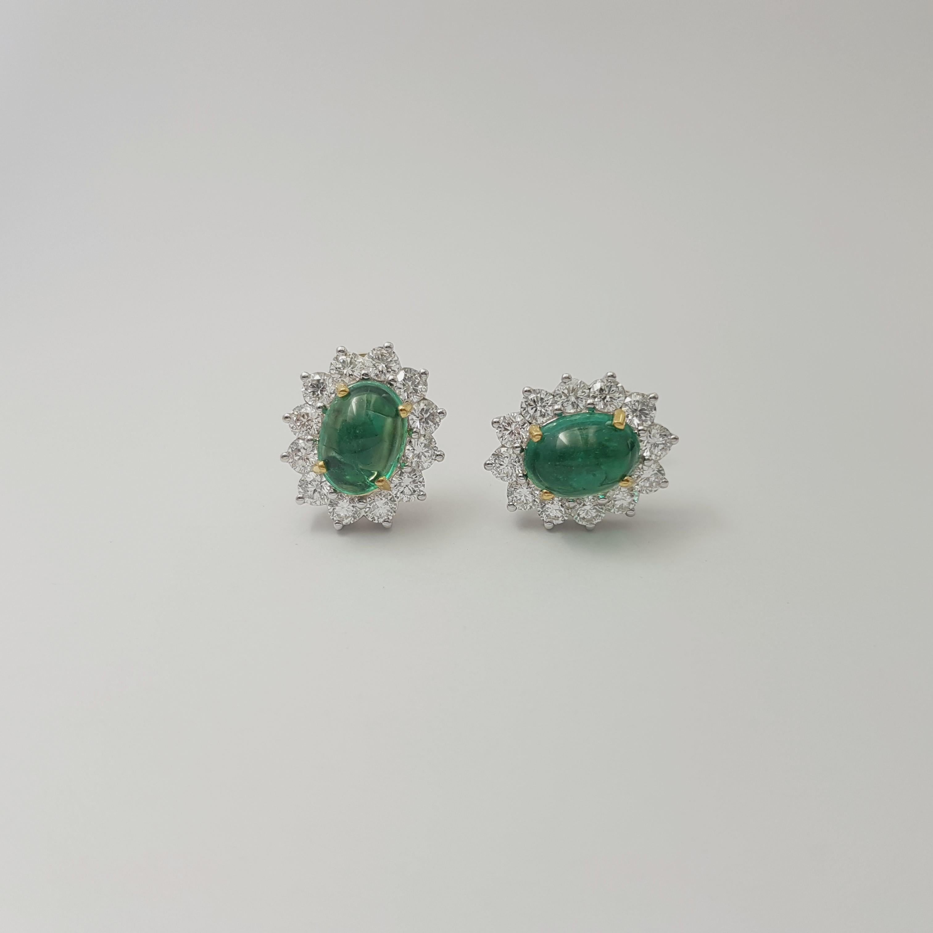 Orecchini con smeraldo cabochon e diamanti in oro giallo/bianco 18K In condizioni Nuovo in vendita a Bangkok, TH