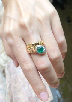 Anello con smeraldo cabochon e serpente di diamanti con montatura in oro 18 carati