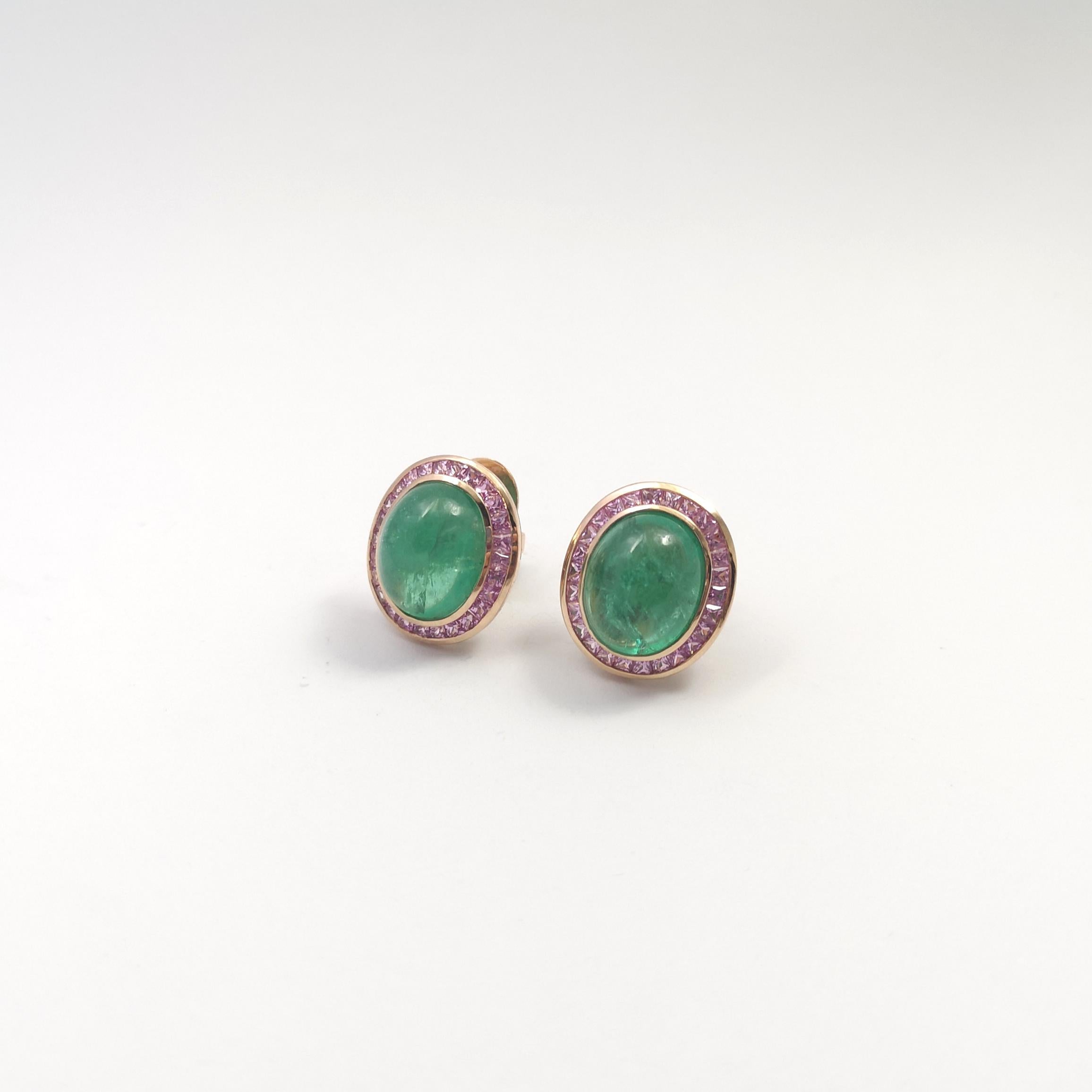 Orecchini con smeraldo cabochon e zaffiro rosa con montatura in oro rosa 18K In condizioni Nuovo in vendita a Bangkok, TH