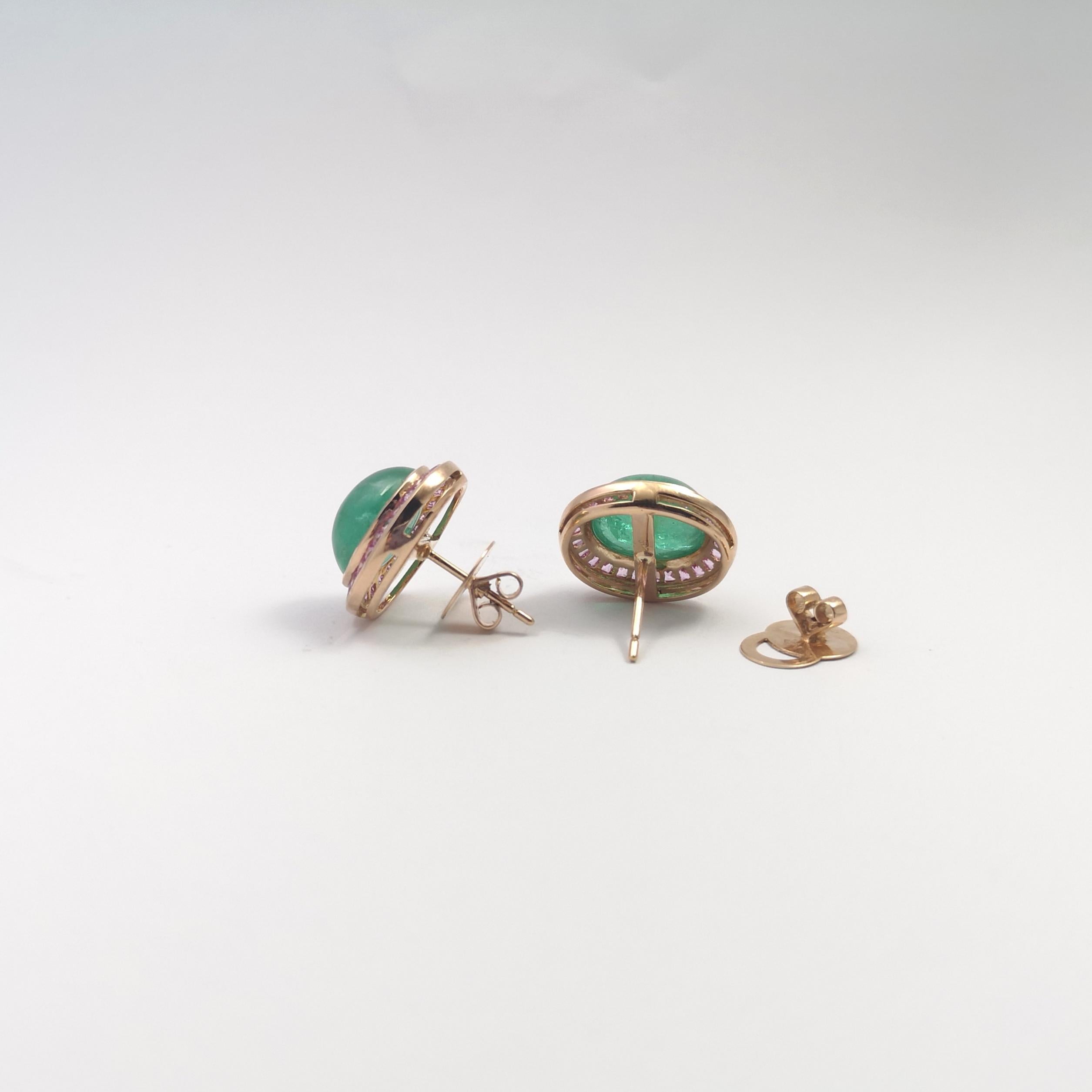 Donna Orecchini con smeraldo cabochon e zaffiro rosa con montatura in oro rosa 18K in vendita