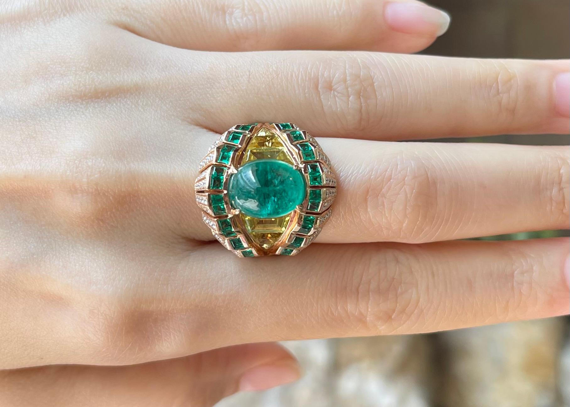 Cabochon Emerald, Yellow Sapphire and Diamond Ring set in 18K Rose Gold Settings (Zeitgenössisch) im Angebot