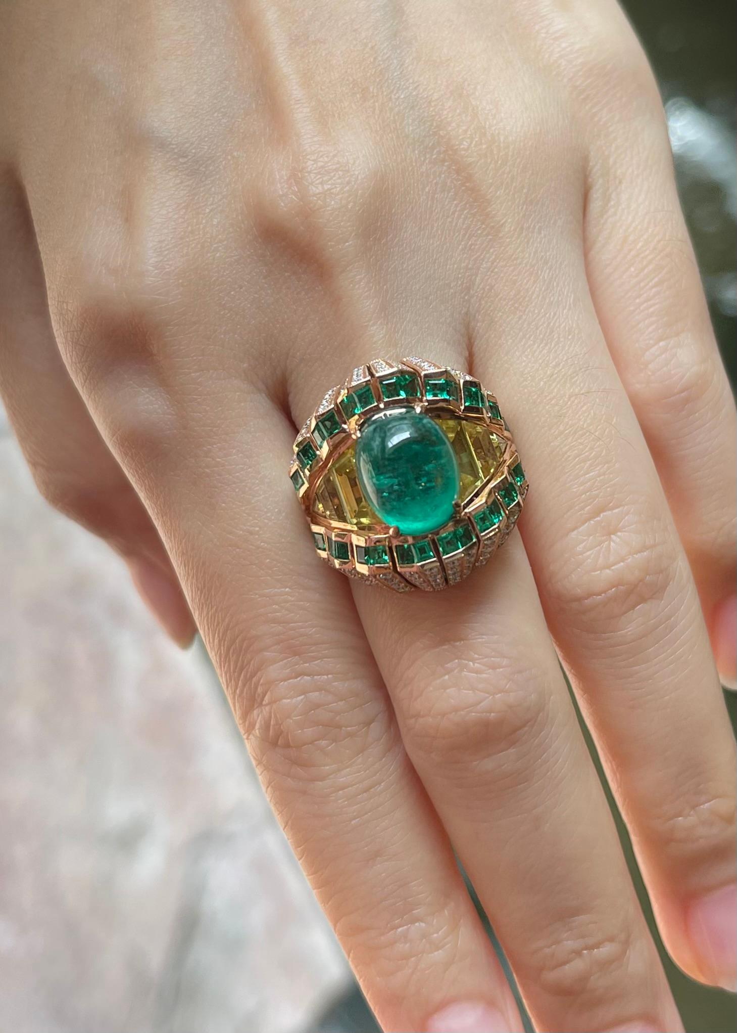 Cabochon Emerald, Yellow Sapphire and Diamond Ring set in 18K Rose Gold Settings im Zustand „Neu“ im Angebot in Bangkok, TH