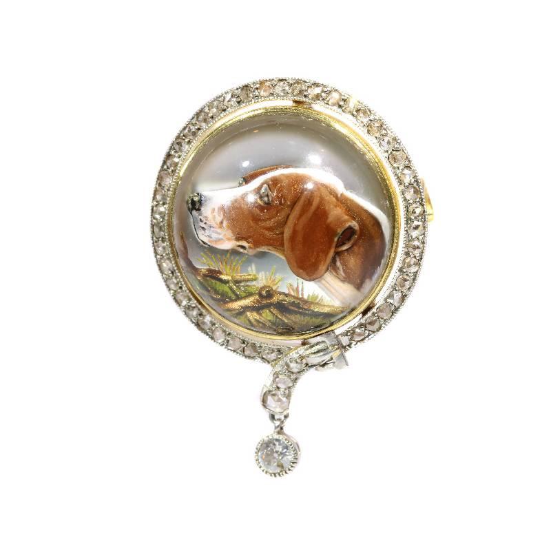 A hunting dog brooch cabochon English Crystal brooch, 18 karat yellow gold set with one old European cut diamond with an estimated weight of .15 carat (colour and clarity: H/J, i) and 45 rose cut diamonds set on foil. Width 2,53 cm (1,00 inch).