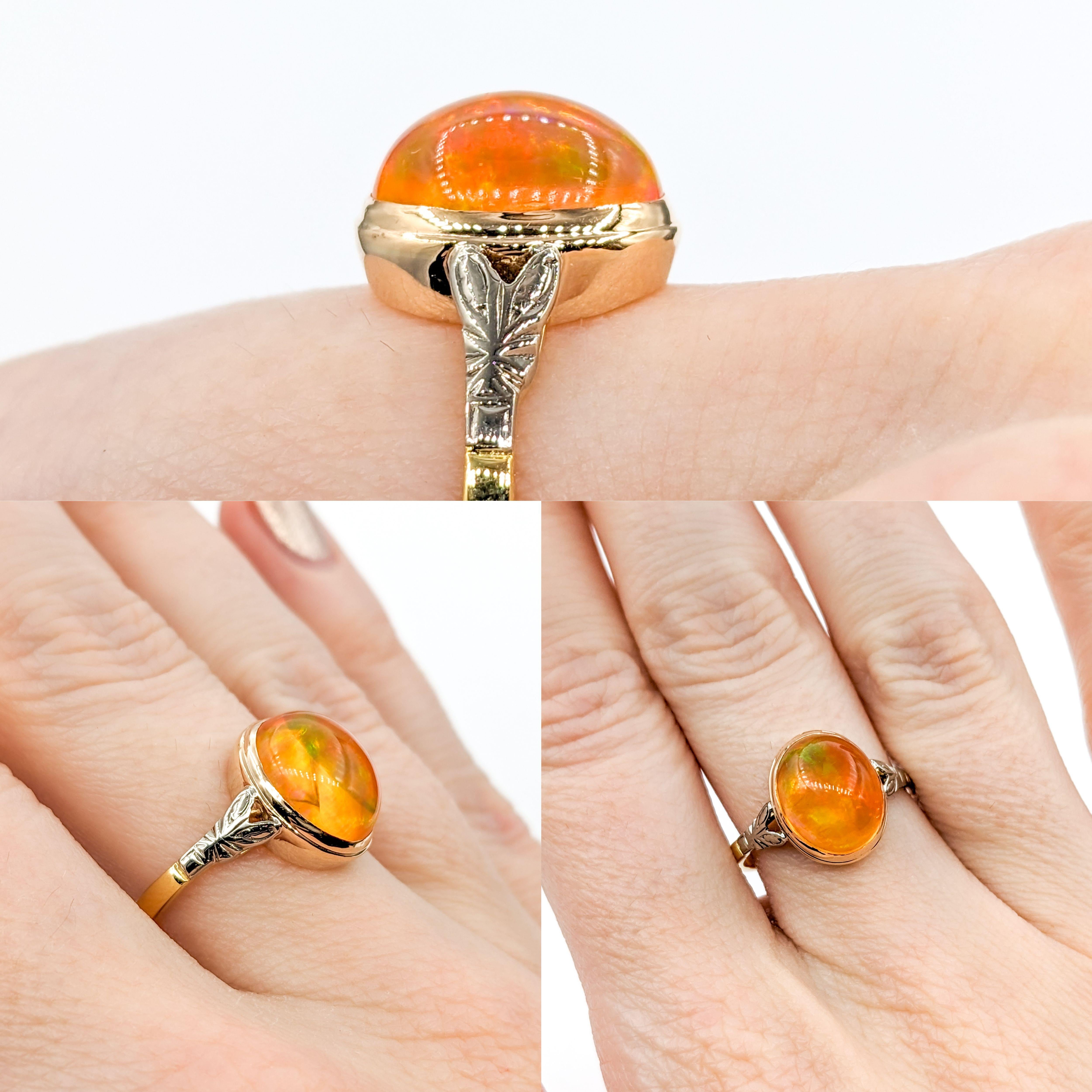 Cabochon Feuer Opal Ring in Gelbgold (Moderne) im Angebot