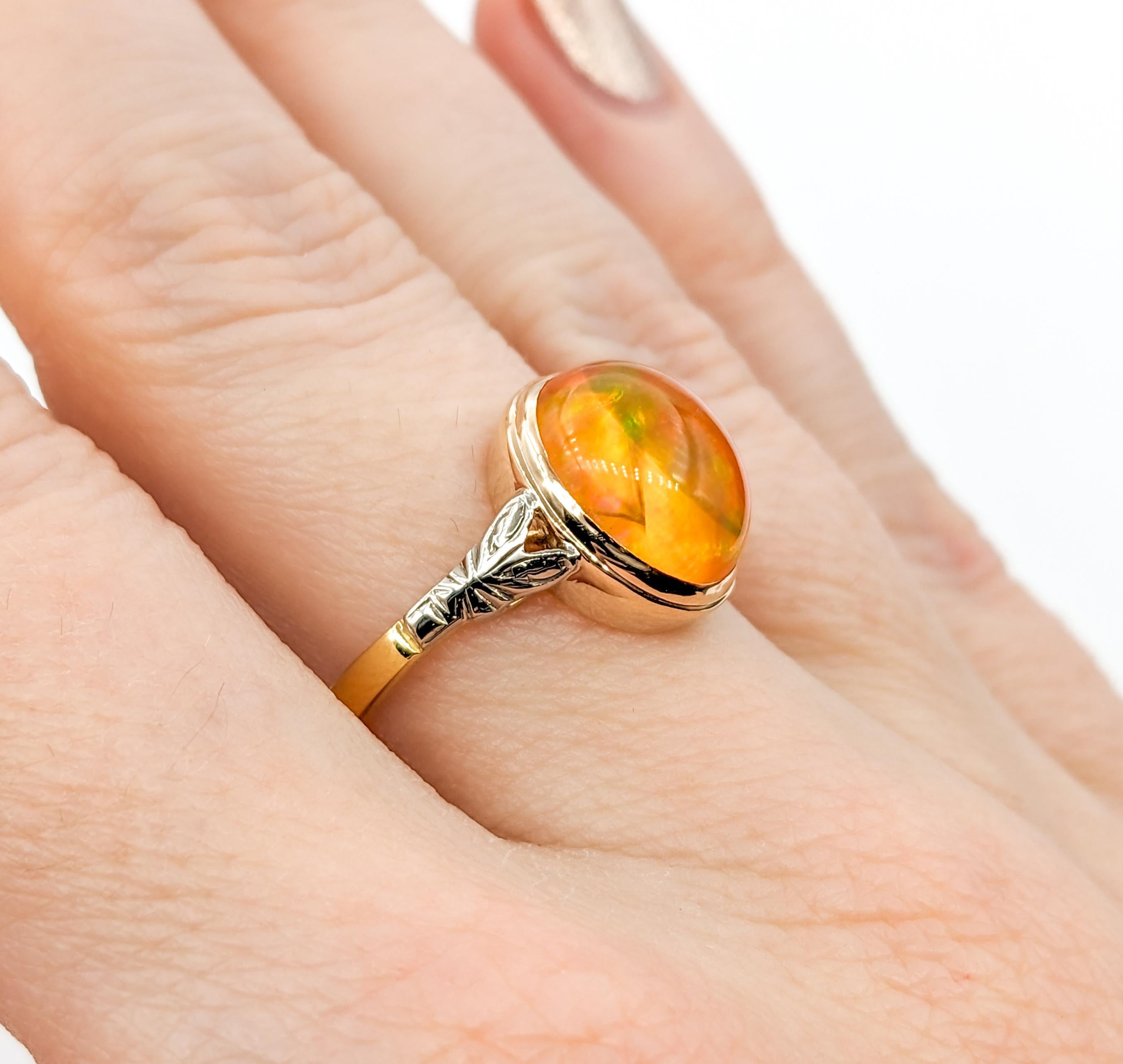 Cabochon Feuer Opal Ring in Gelbgold Damen im Angebot
