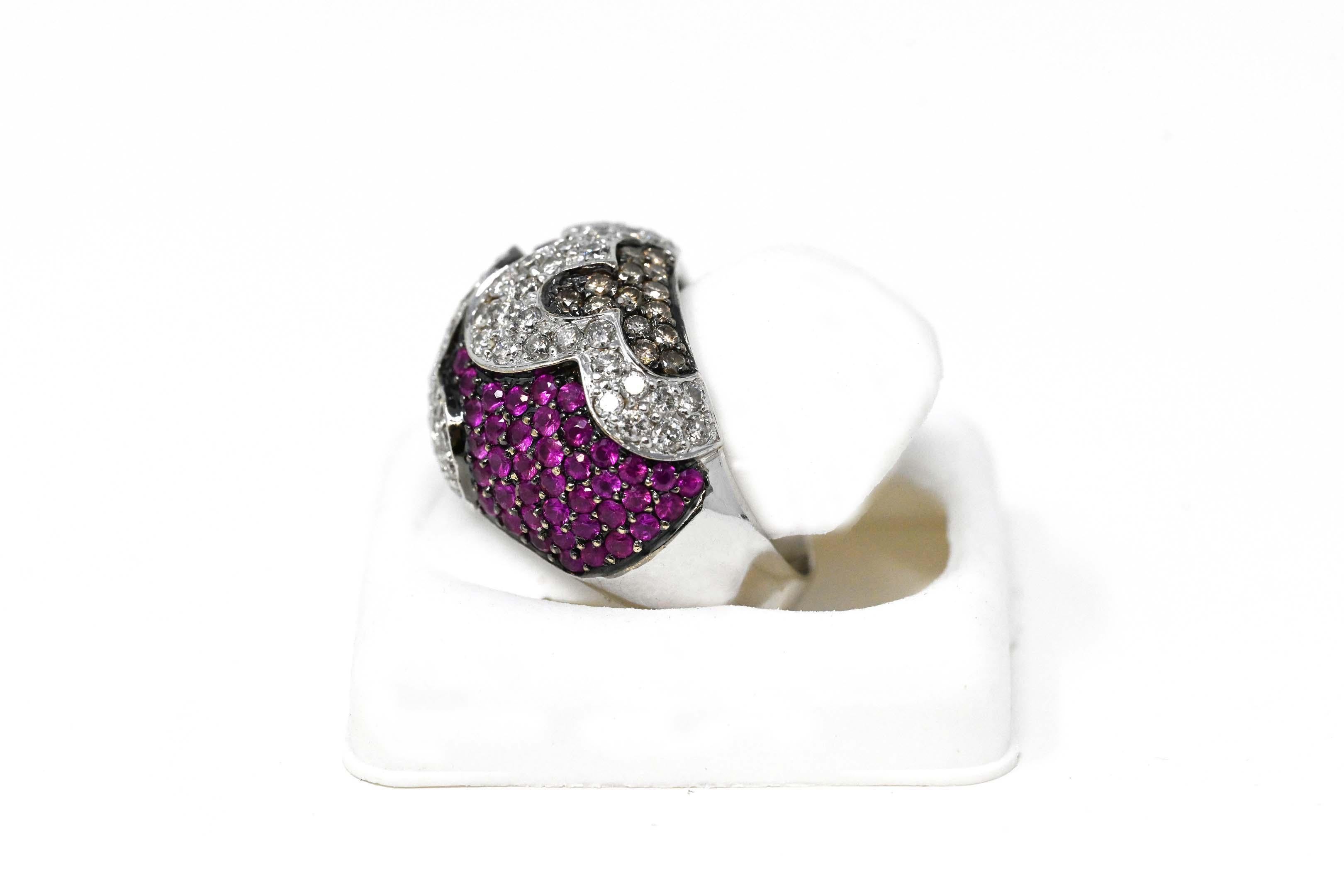 One ladies ring in white 18 karat gold, stamped, cabochon floral pave style. Has a polished and white/black rhodium finish, Total weight of 10.6 grams. The ring is set with sixty-eight round brilliant cut diamonds, average weight: 0.015-0.02 carats