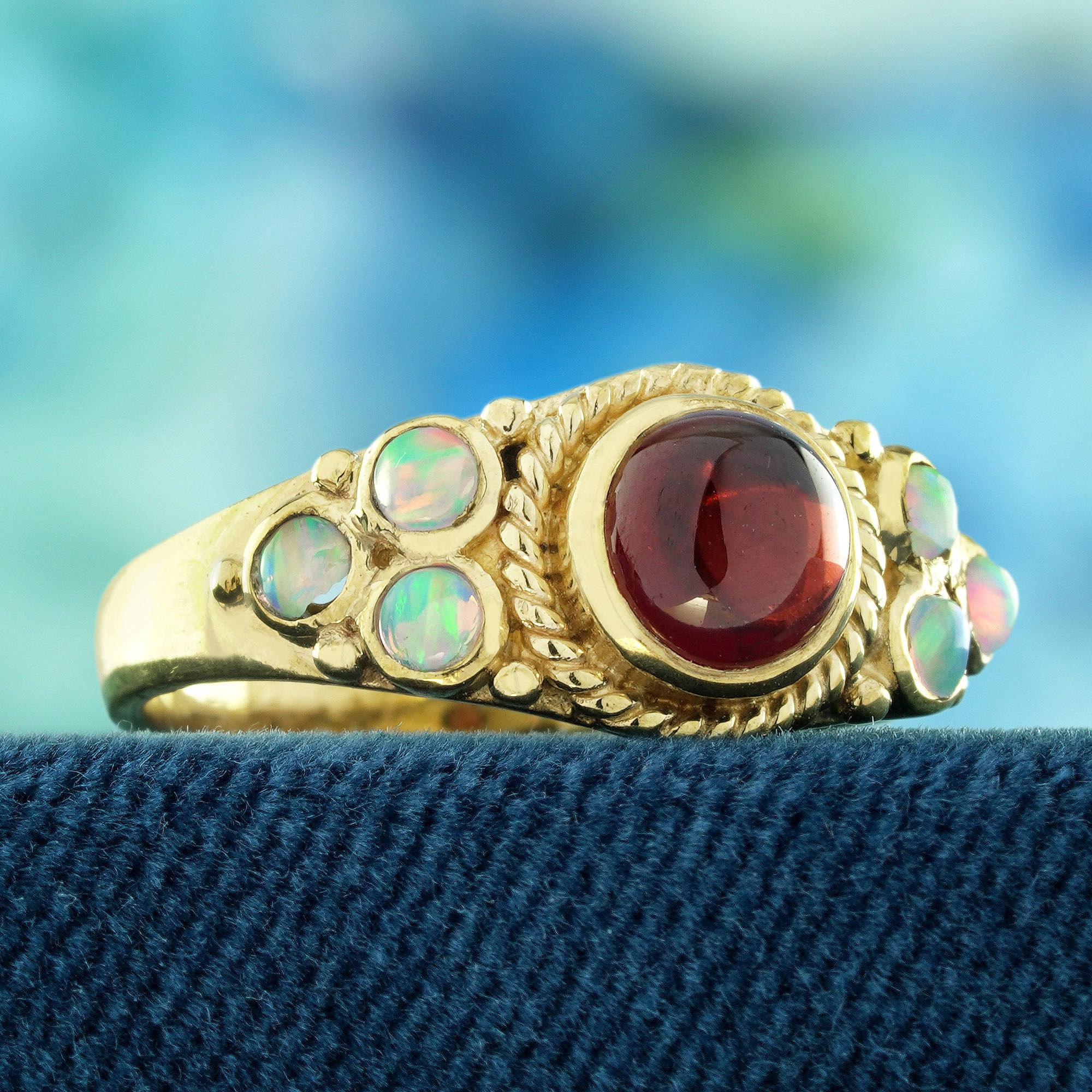 Édouardien Bague de style vintage en or jaune 14 carats, grenat cabochon et opale en vente