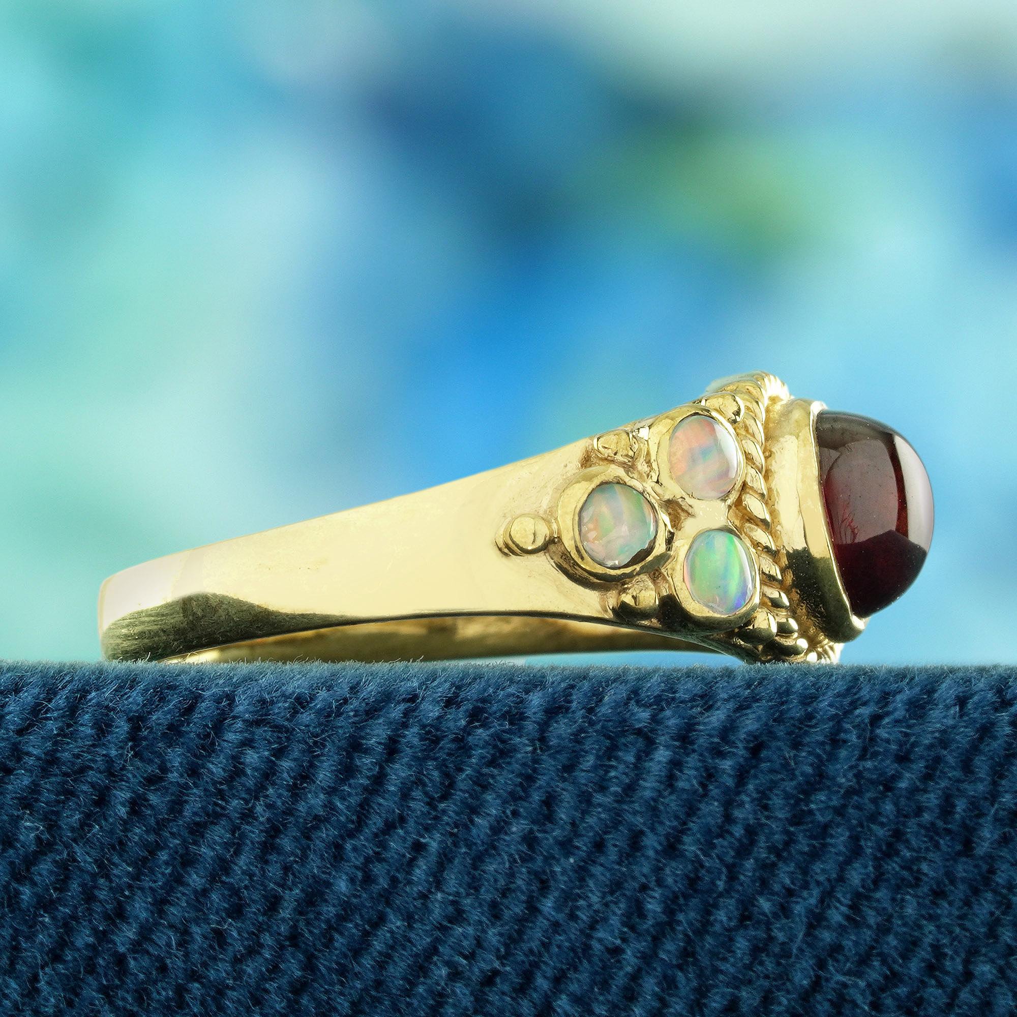 Taille ronde Bague de style vintage en or jaune 14 carats, grenat cabochon et opale en vente