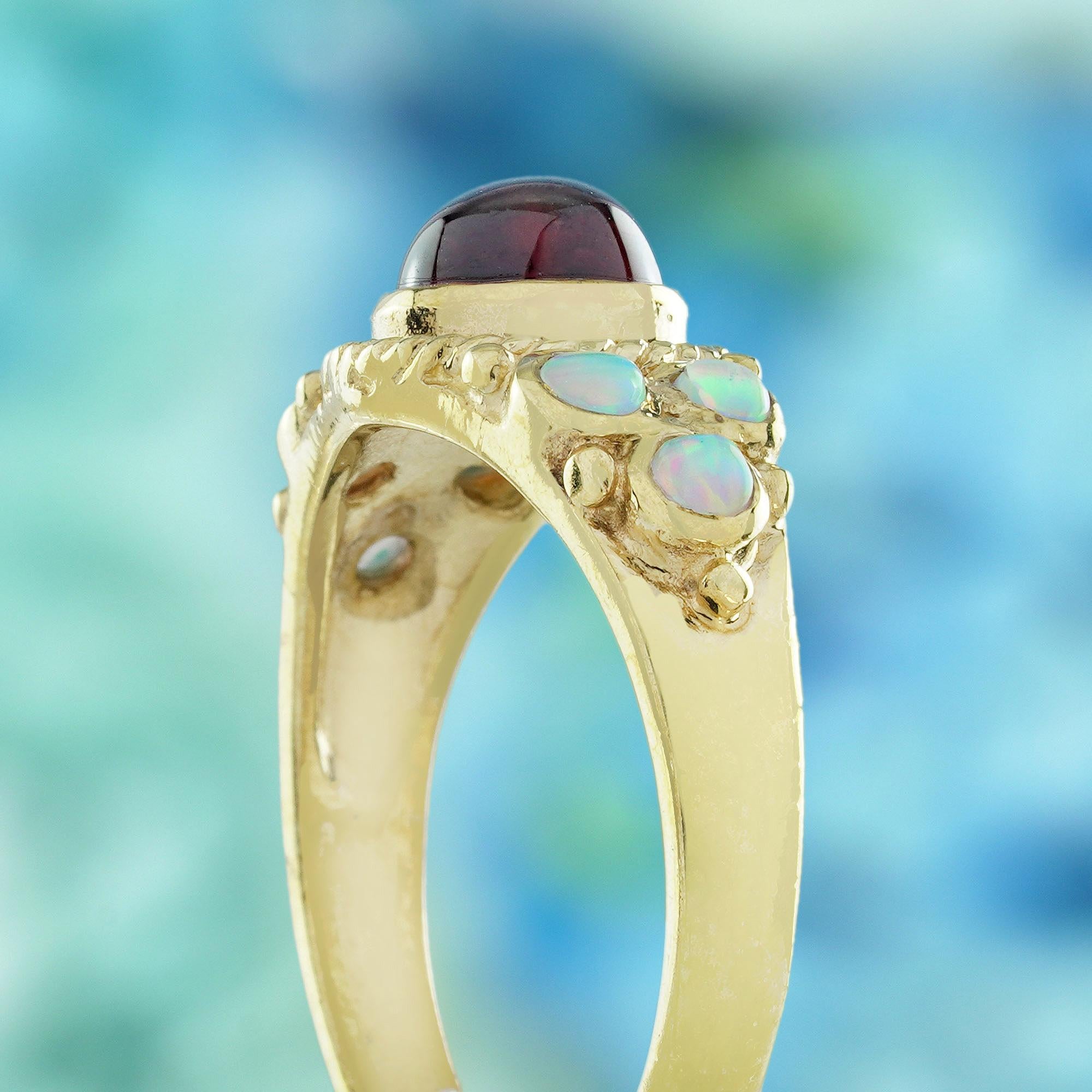 Bague de style vintage en or jaune 14 carats, grenat cabochon et opale Pour femmes en vente