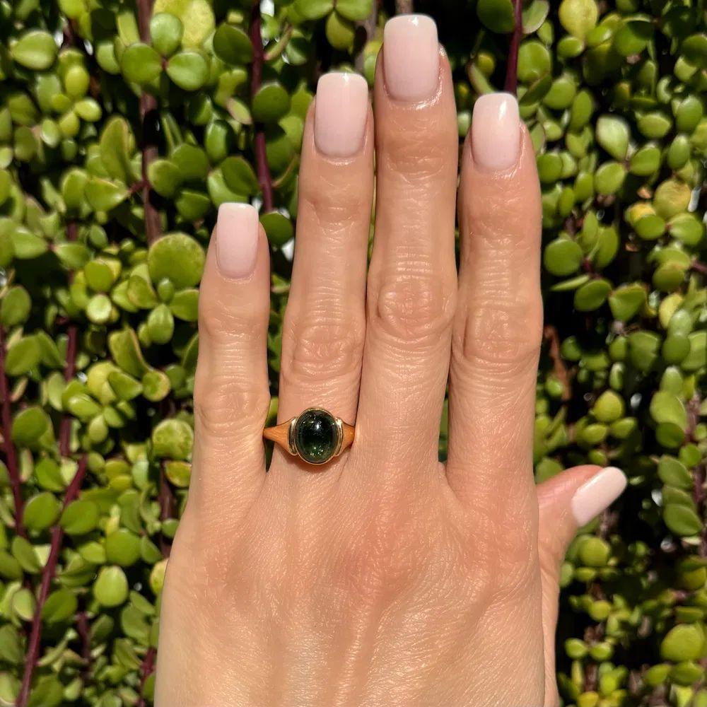 Cabujón Turmalina Verde Oro Anillo Solitario Vintage para Hombre Modernista en venta