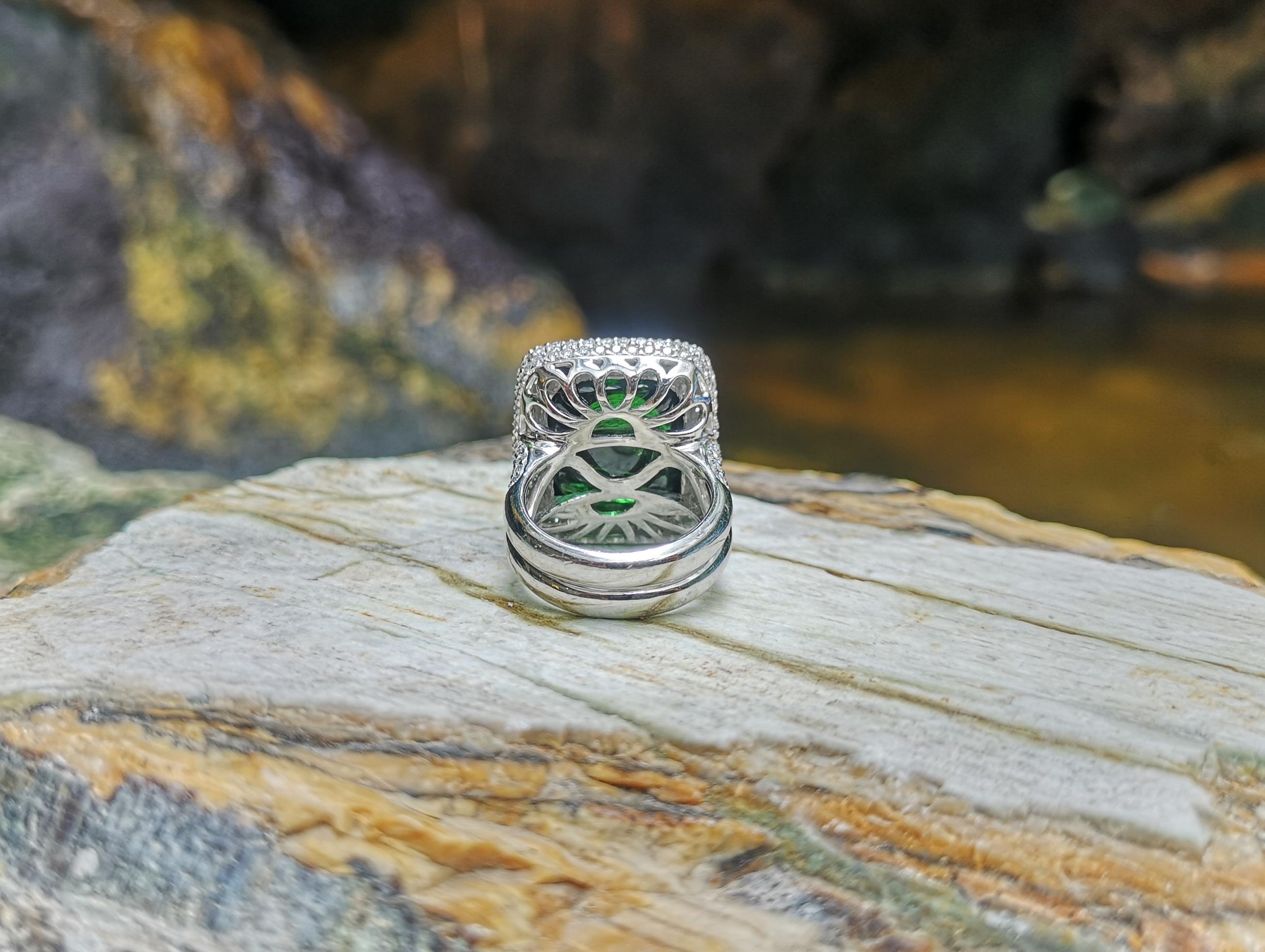 Bague en or blanc 18 carats avec tourmaline verte cabochon et diamant en vente 5