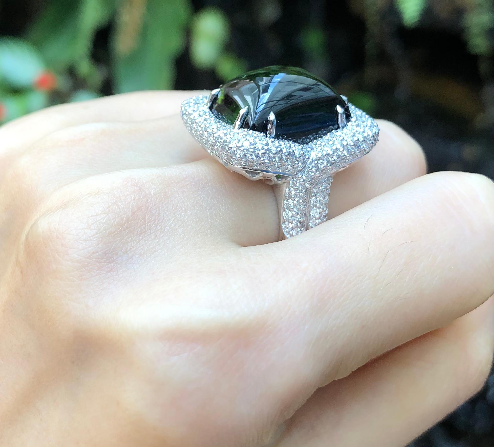 Cabochon Green Tourmaline with Diamond Ring Set in 18 Karat White Gold Settings In New Condition For Sale In Bangkok, TH
