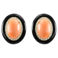Italienischer Cabochon-Ohrring aus 18 Karat Gelbgold mit Koralle, schwarzem Onyx und Diamanten