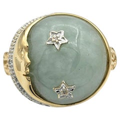 Cabochon-Jade-Kuppelring mit Halbmond- und Diamantstern-Motiv aus 14-Karat-Gold