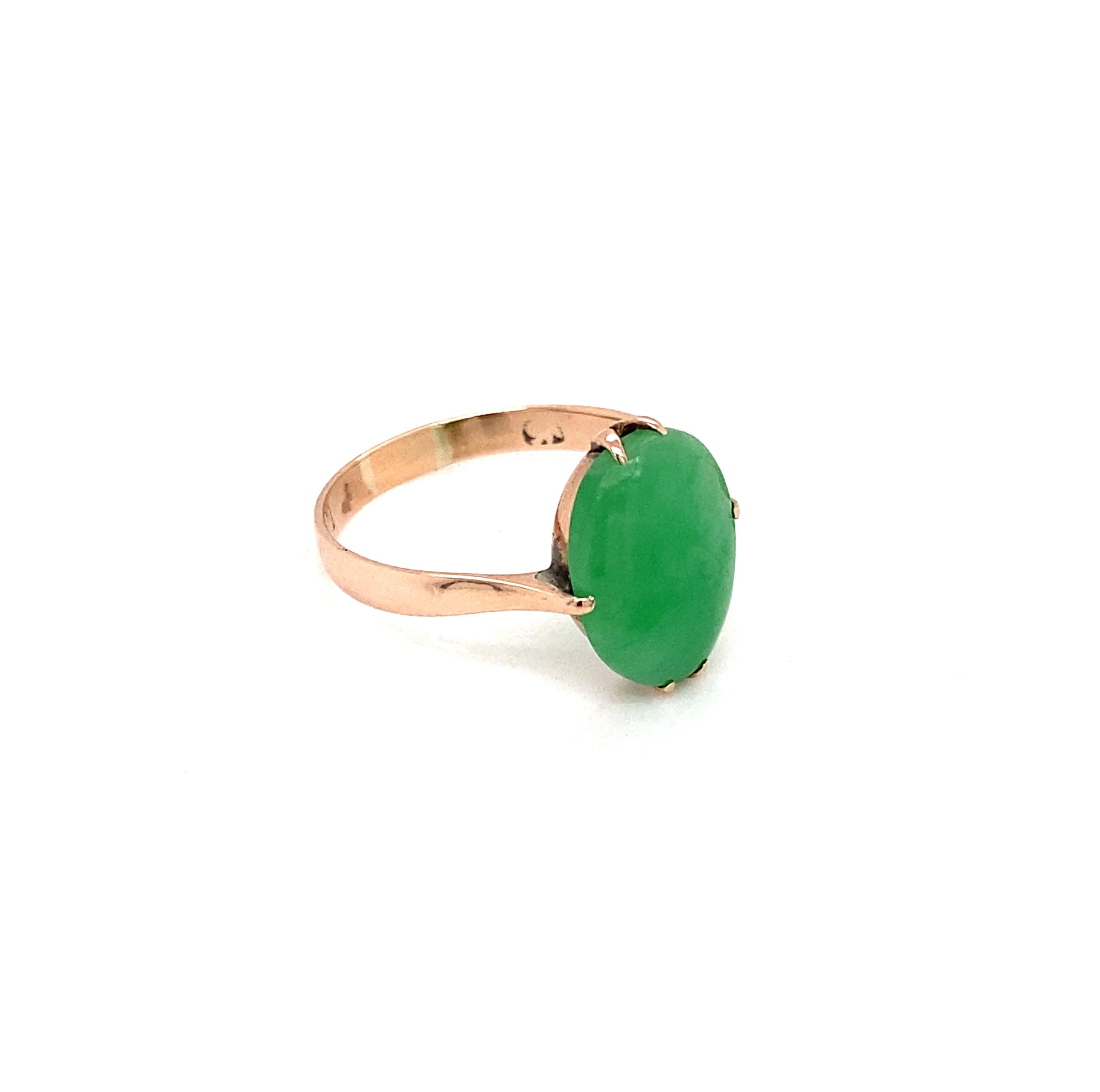 Retro Cabochon Jadeite and 9 Carat Rose Gold Vintage Dress Ring For Sale