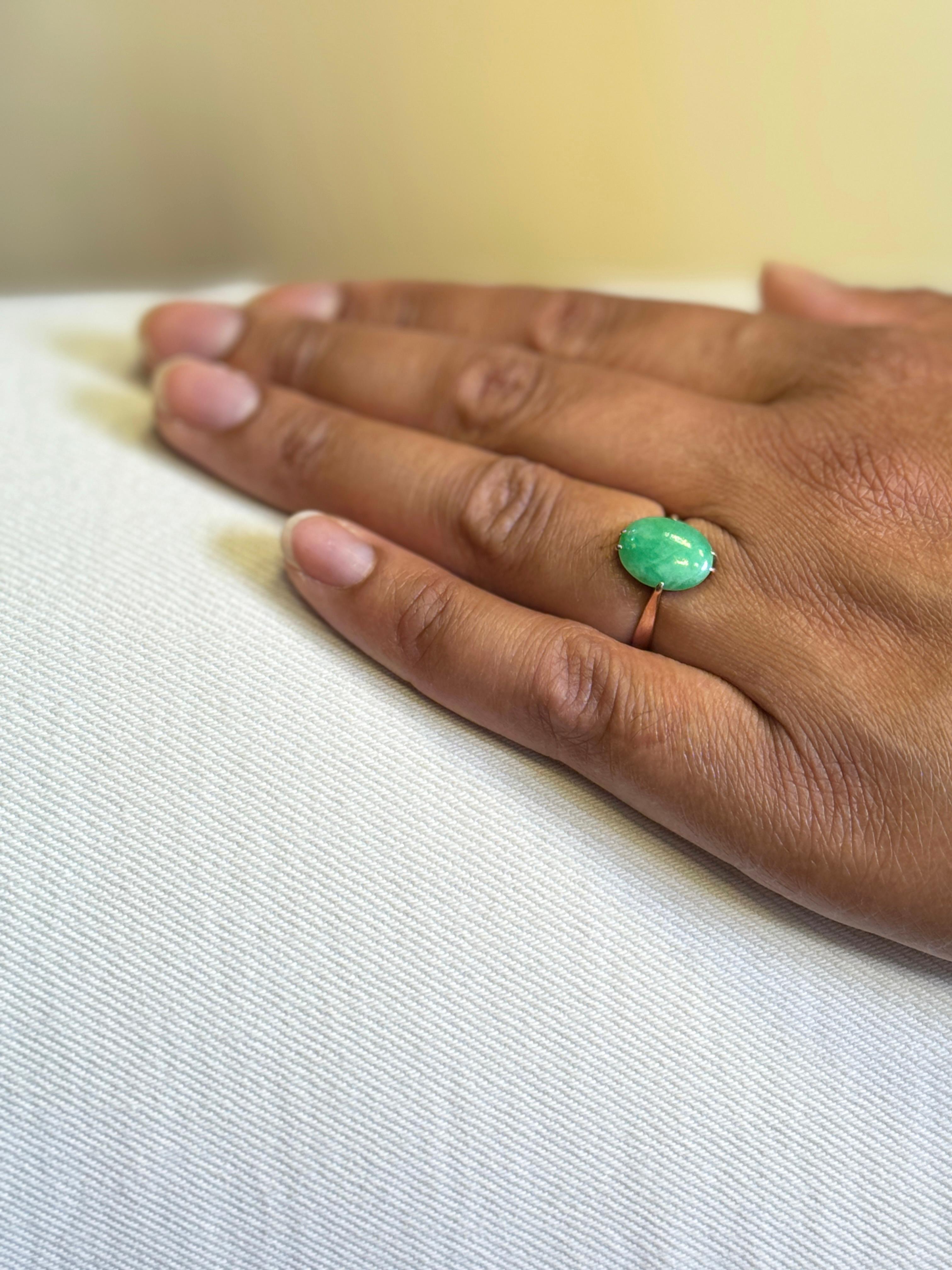 Cabochon Jadeite and 9 Carat Rose Gold Vintage Dress Ring For Sale 1