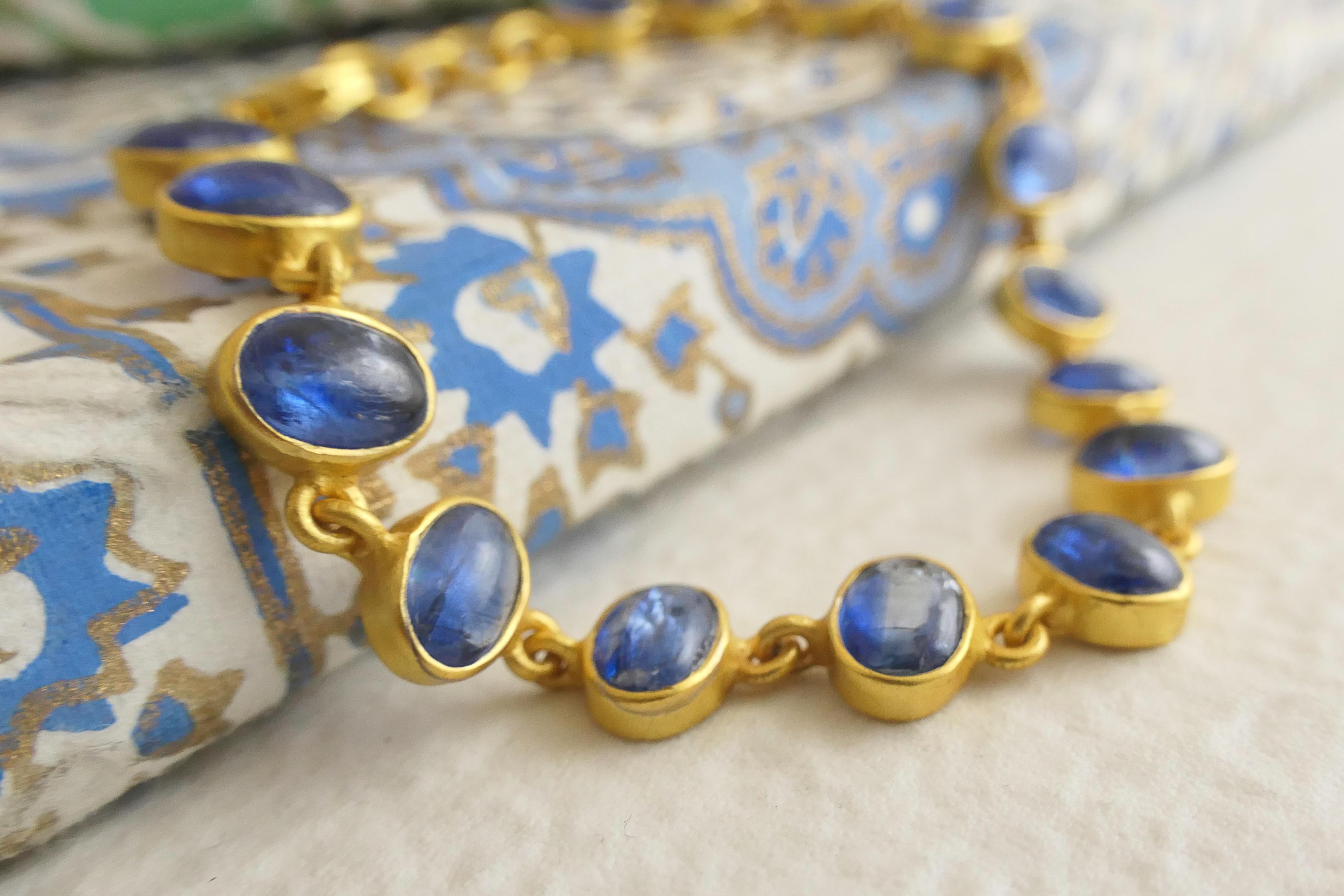 Pulsera de plata de ley chapada en oro con cabujón de cianita en venta 3