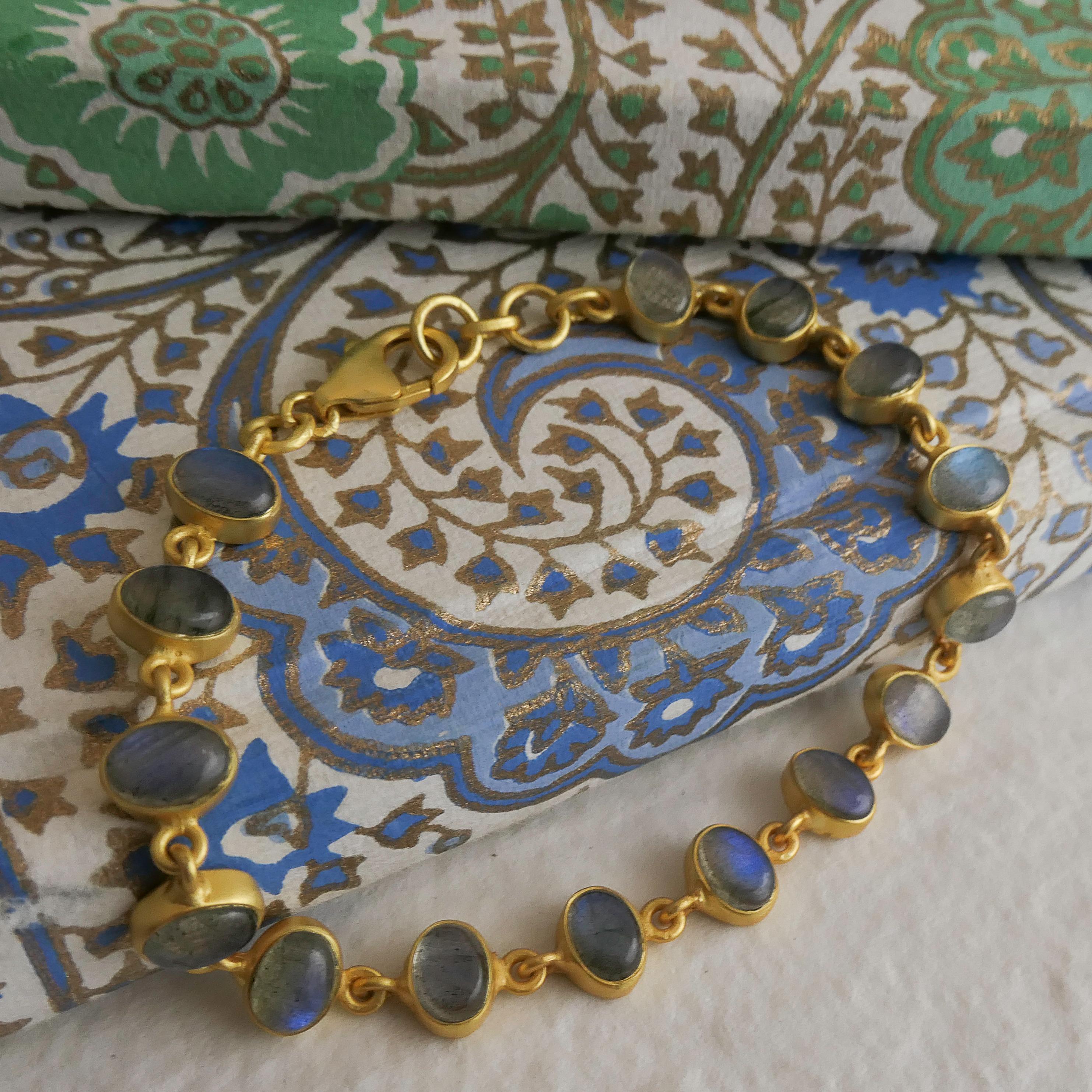 De las mujeres Pulsera de plata de ley chapada en oro con cabujón de labradorita en venta
