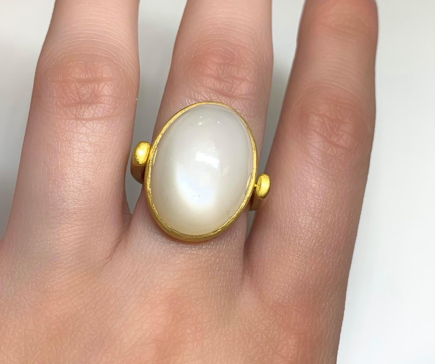 Cabochon Moonstone Flip Ring in 22 Karat Gold, A2 by Arunashi In New Condition For Sale In Beverly Hills, CA