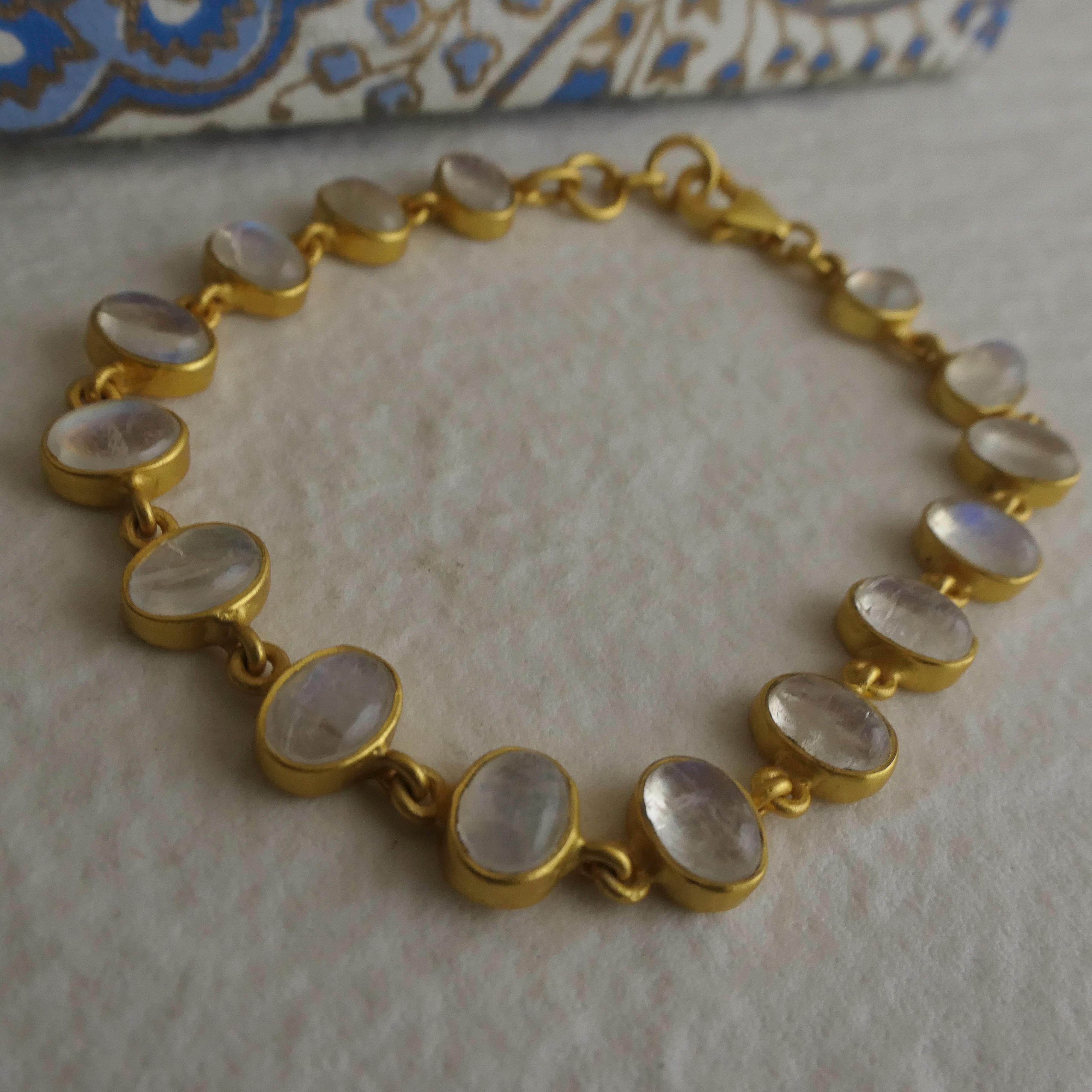 Pulsera de plata de ley chapada en oro con cabujón de piedra lunar Cabujón en venta