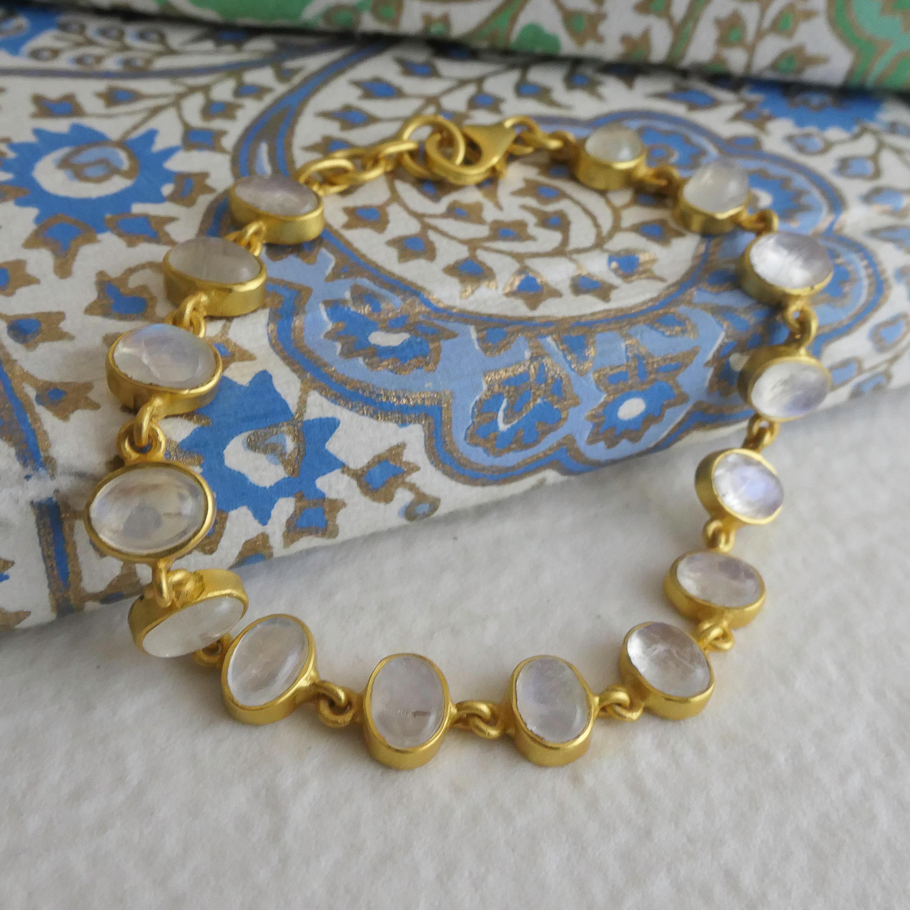 Pulsera de plata de ley chapada en oro con cabujón de piedra lunar en Nuevo estado para la venta en Oslo, 03