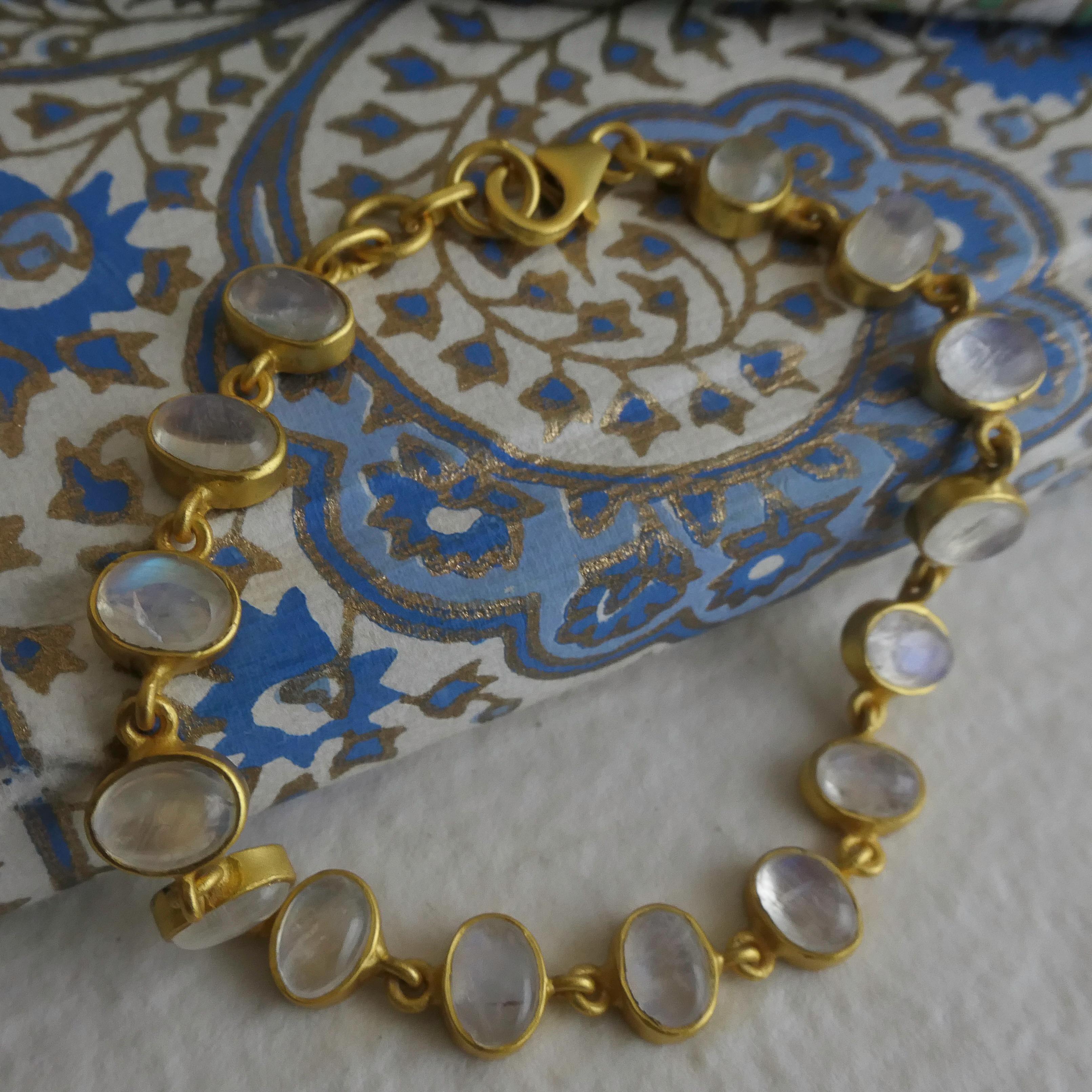 De las mujeres Pulsera de plata de ley chapada en oro con cabujón de piedra lunar en venta