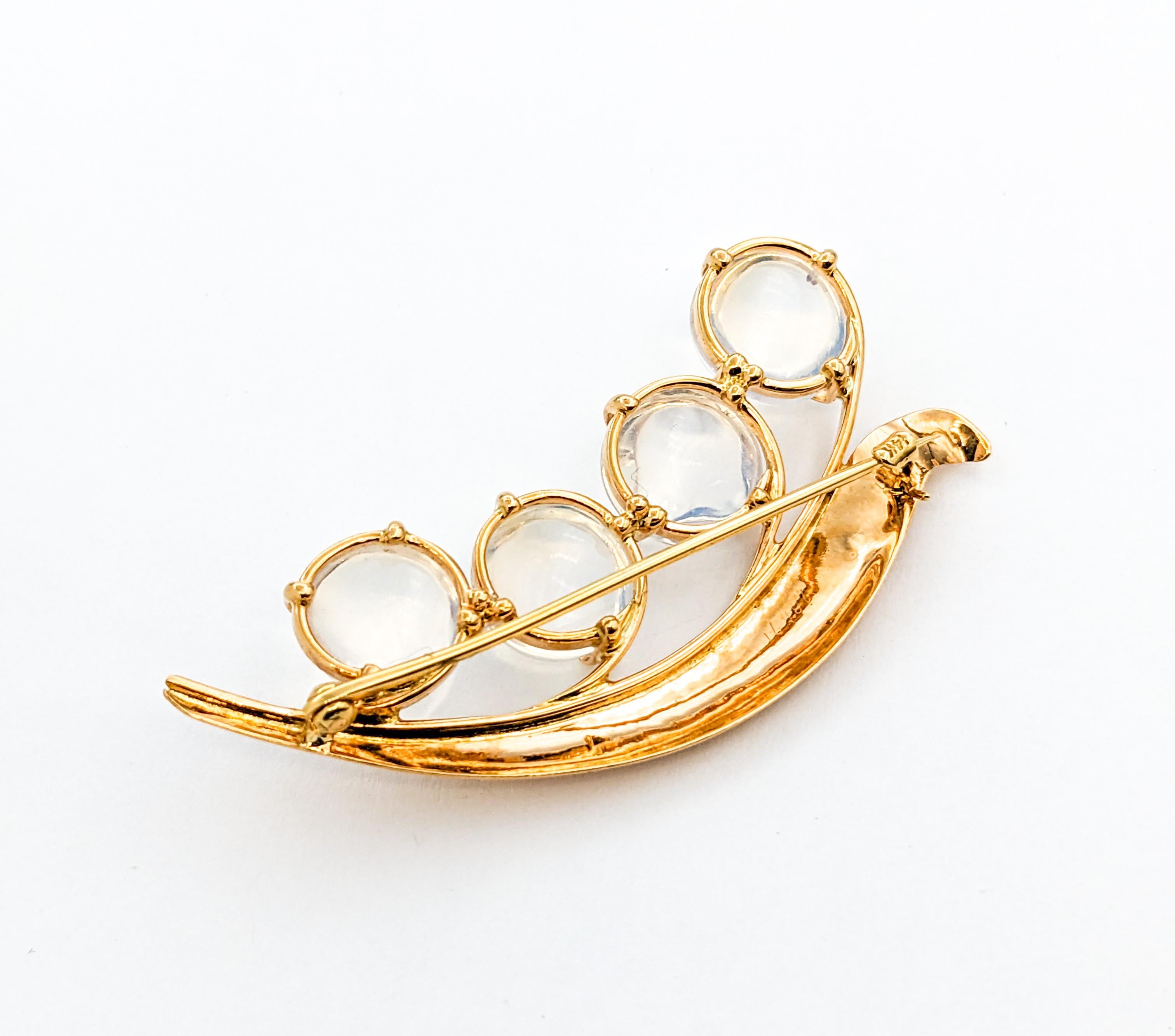 Mid-Century Cabochon Moonstone Vine Brooch In Yellow Gold For Sale 1