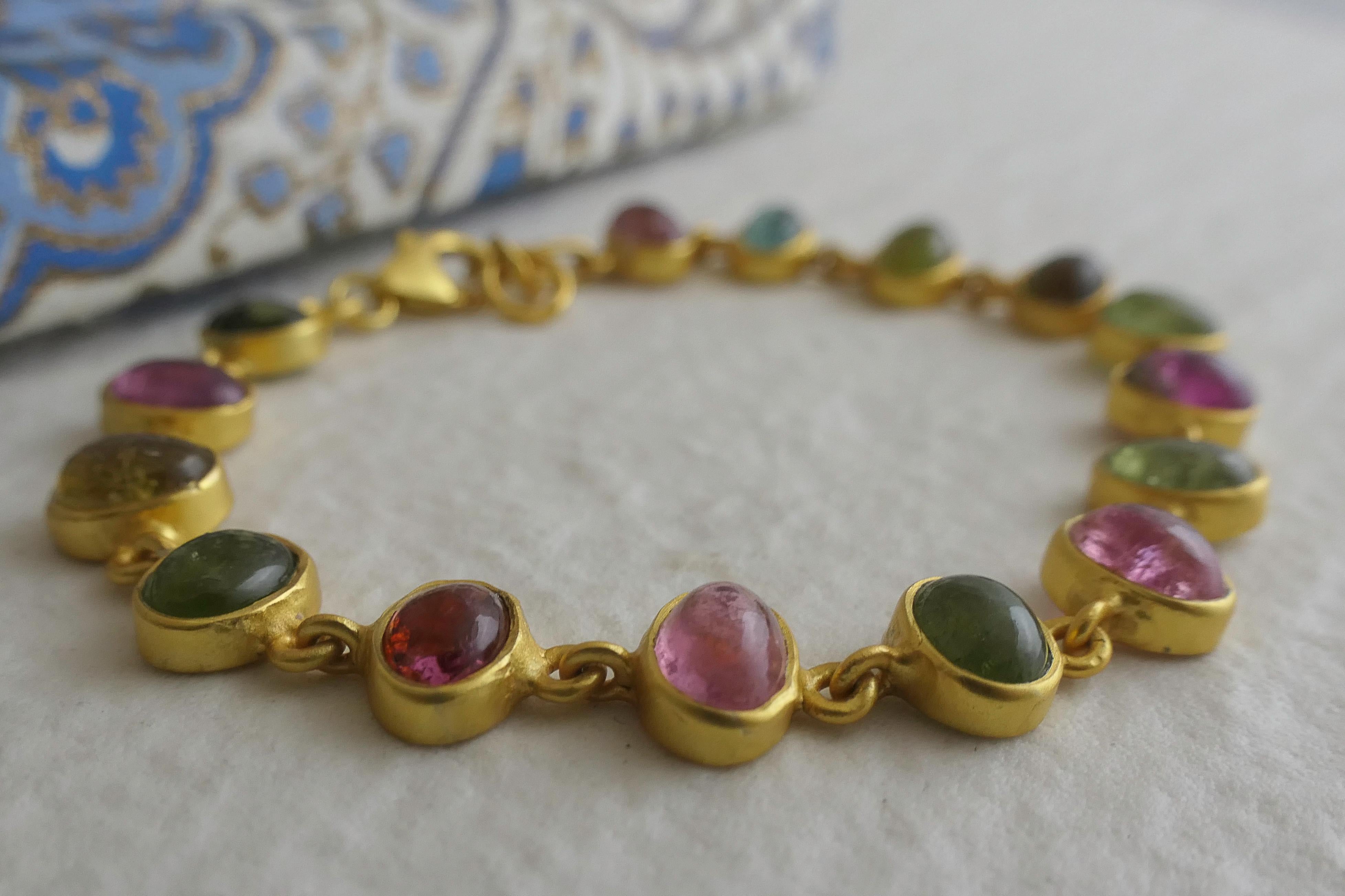 Pulsera Cabujón Turmalina Multicolor Plata de Ley Chapada en Oro en venta 1