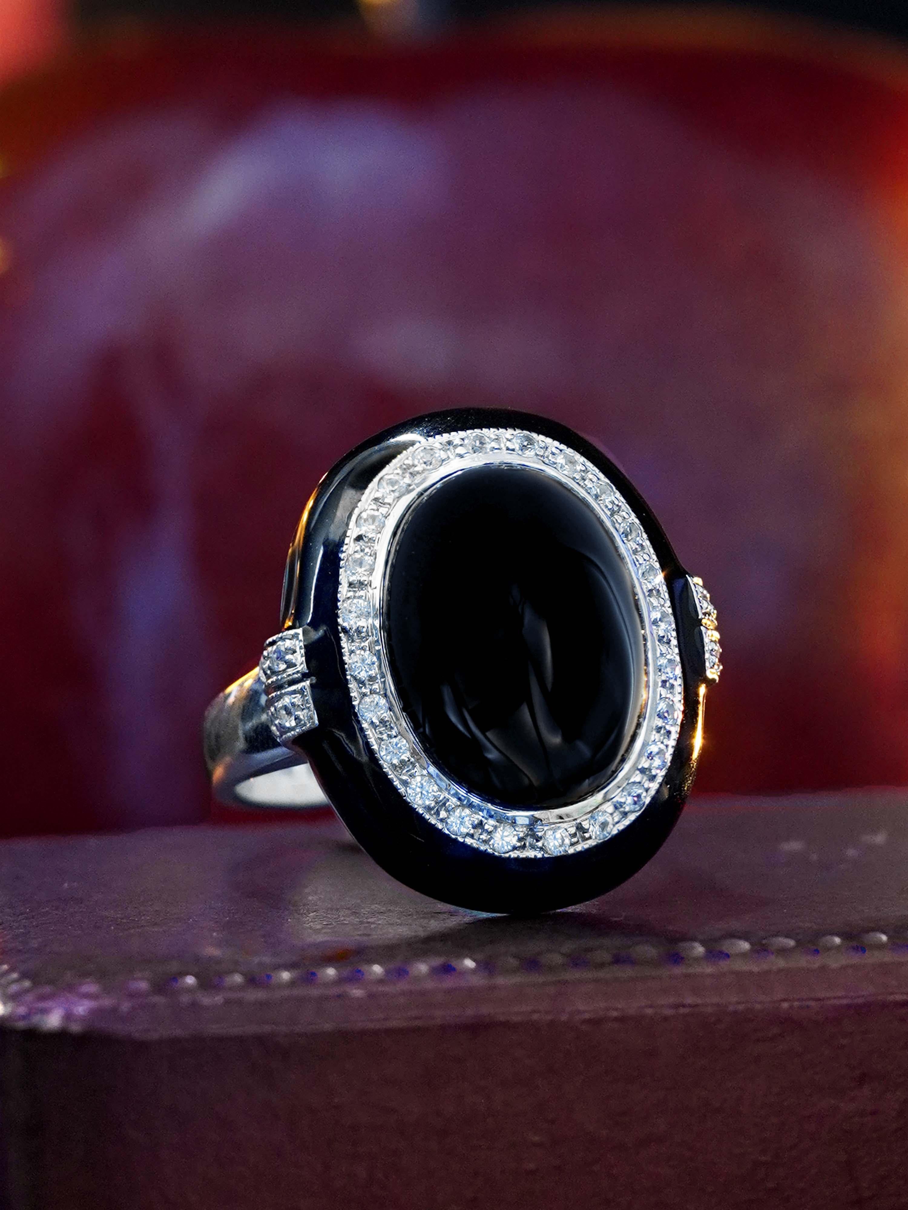 Anello da cocktail con onice cabochon, zaffiro bianco e smalto in stile Art Deco in oro 9K In condizioni Nuovo in vendita a Bangkok, TH