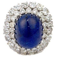 Cabochon Ovalschliff Saphir Doppel Halo Diamant Cocktail Ring