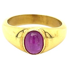Belcher-Ring mit rosa Saphir im Cabochon-Schliff