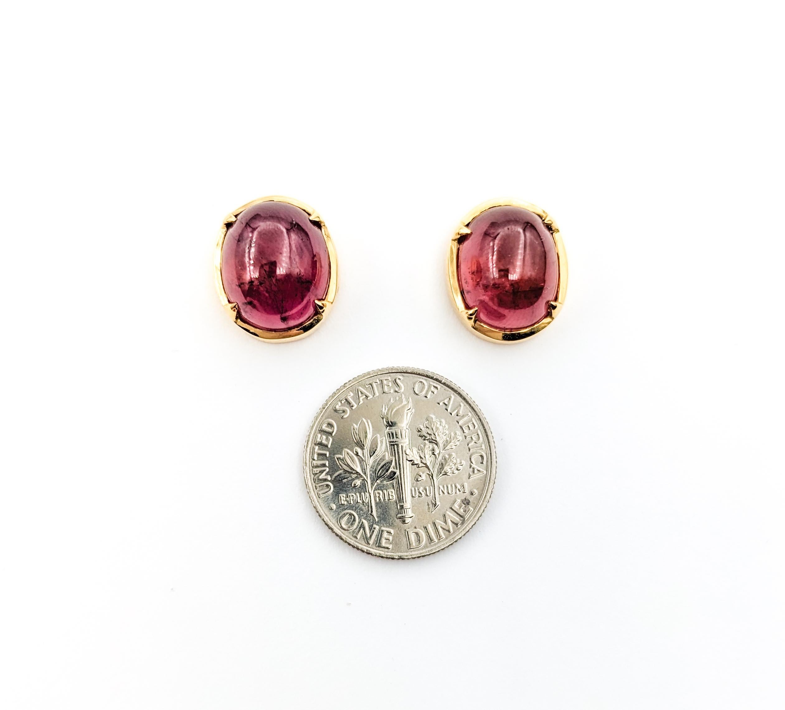 Orecchini a perno con tormalina rosa cabochon in oro giallo 18 carati in vendita 2