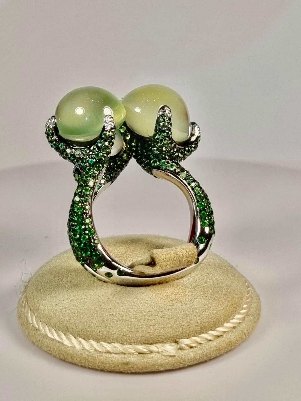 Cabochon Prehnite with Green Garnet and Diamonds in 18k White Gold In New Condition For Sale In Bilbao, ES