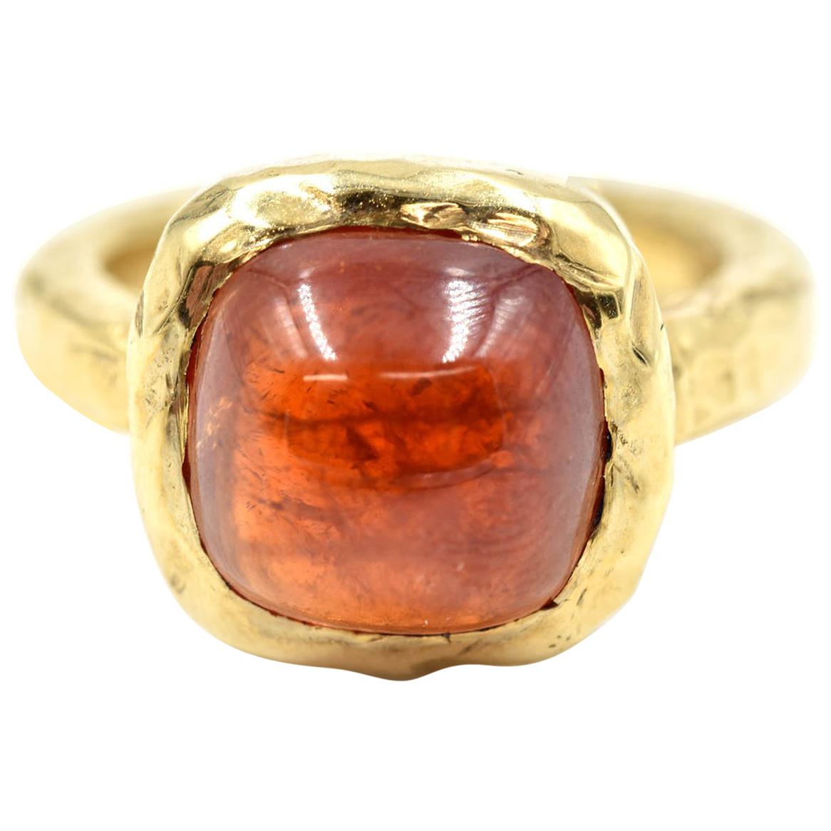 Cabochon Red Tourmaline 14 Karat Yellow Gold Hammered Ring For Sale