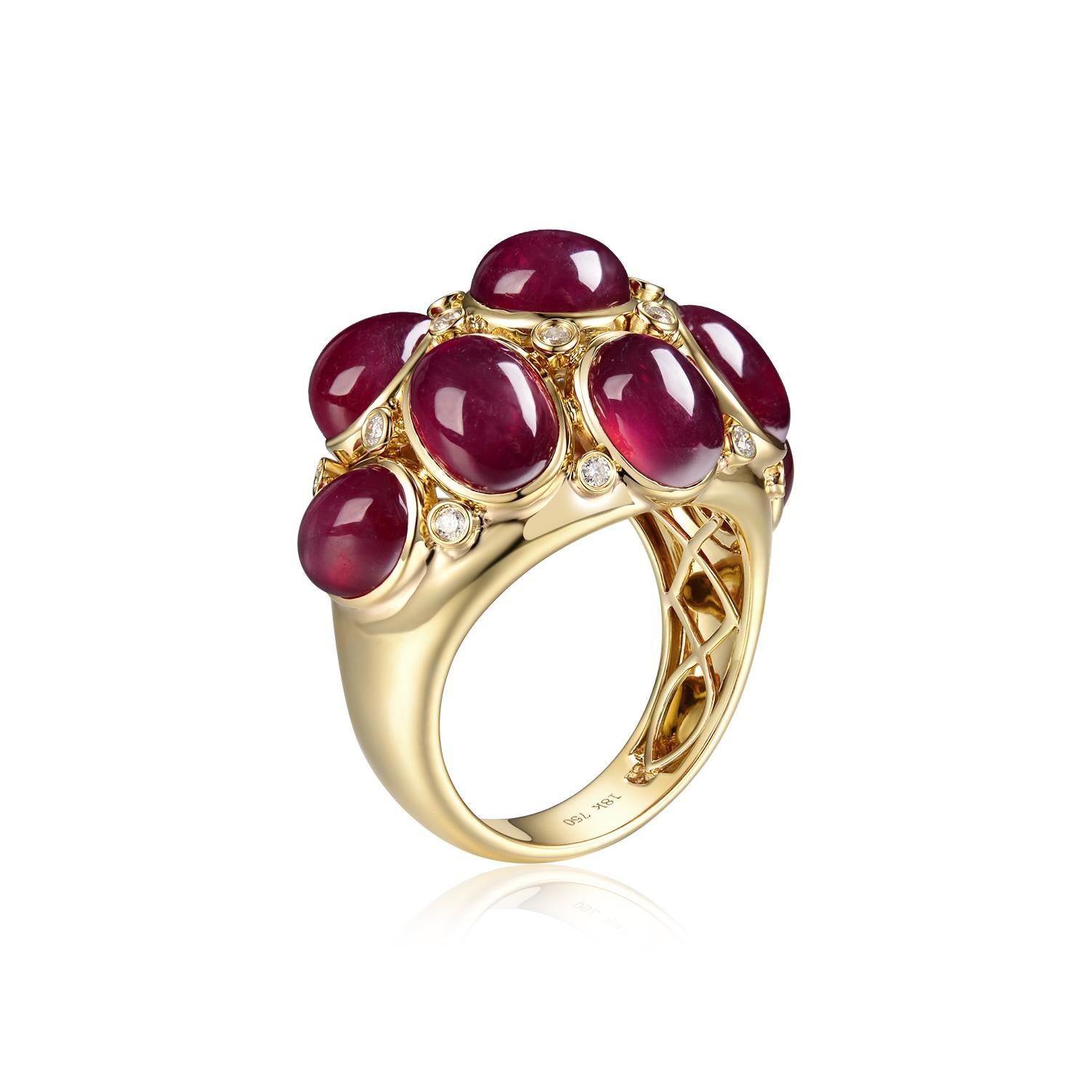 Dieser Kuppelring ist die perfekte Möglichkeit, Ihrer Garderobe einen Hauch von Glamour zu verleihen. Mit 9 Cabochon-Rubinen und einem Gesamtgewicht von 16,78 Karat passt dieses Schmuckstück zu jedem Outfit. Die Fassung aus 18 Karat Gelbgold