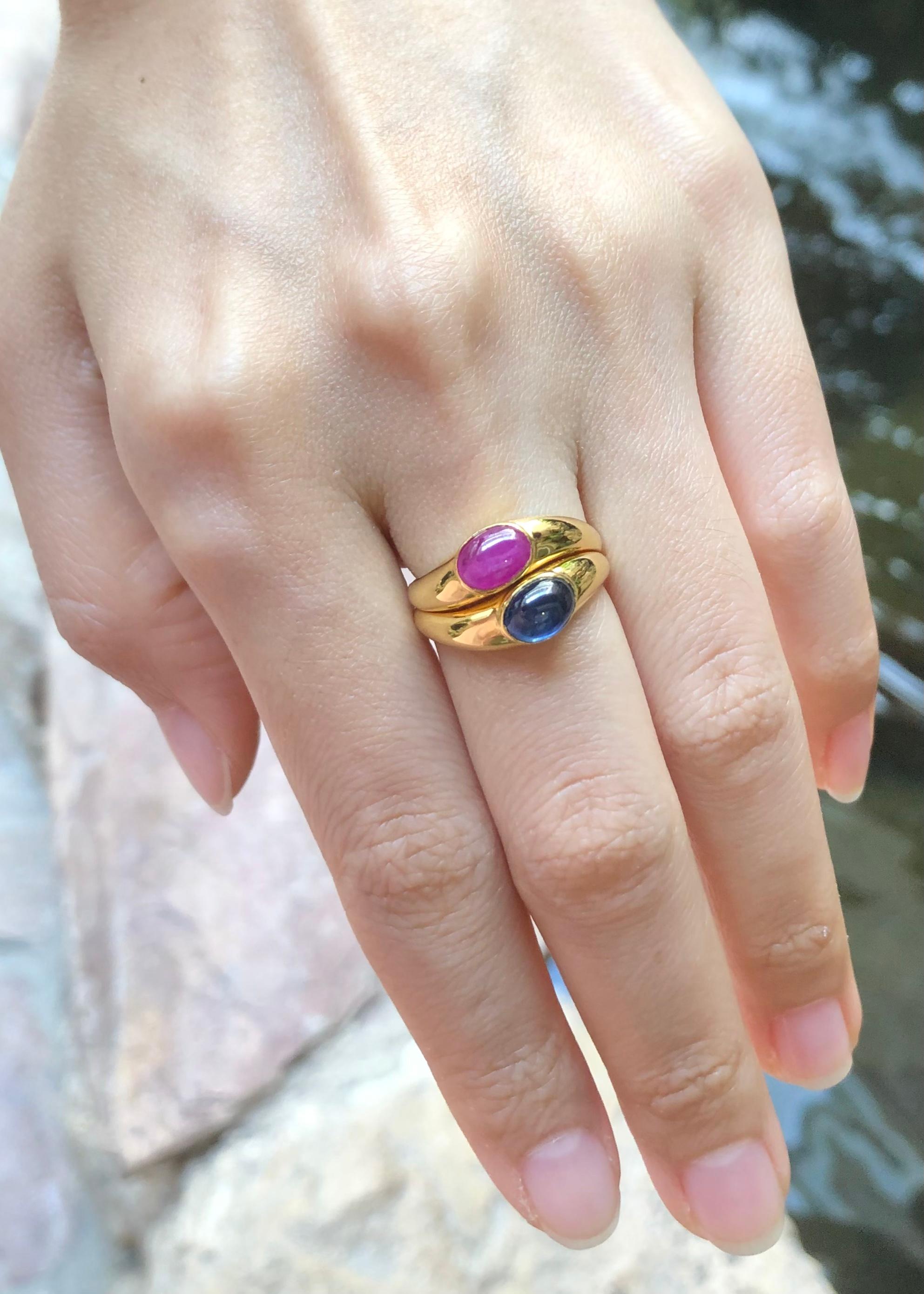 Contemporary Cabochon Ruby and Cabochon Blue Sapphire Ring Set in 18 Karat Gold Settings For Sale