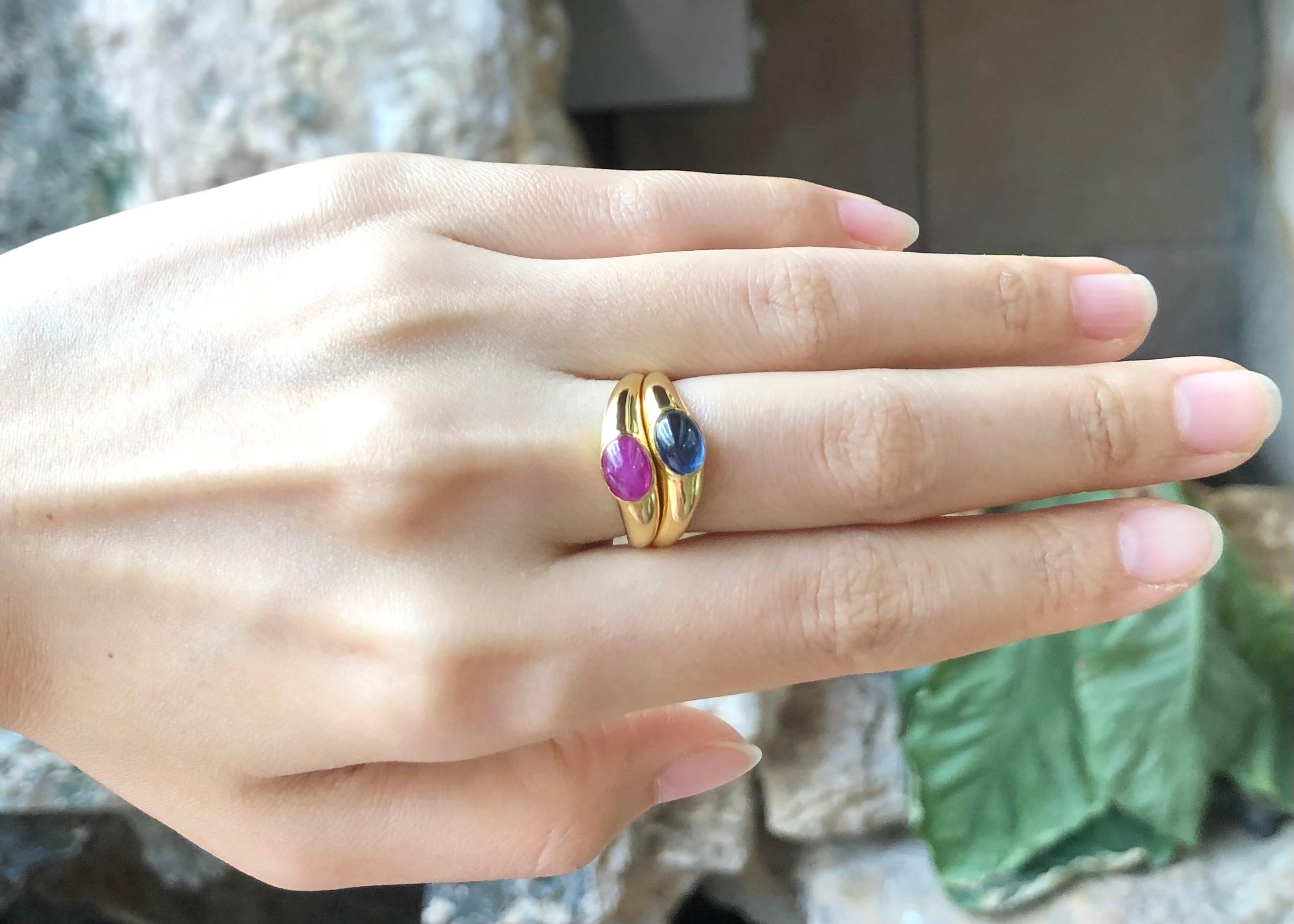 Cabochon Ruby and Cabochon Blue Sapphire Ring Set in 18 Karat Gold Settings In New Condition For Sale In Bangkok, TH