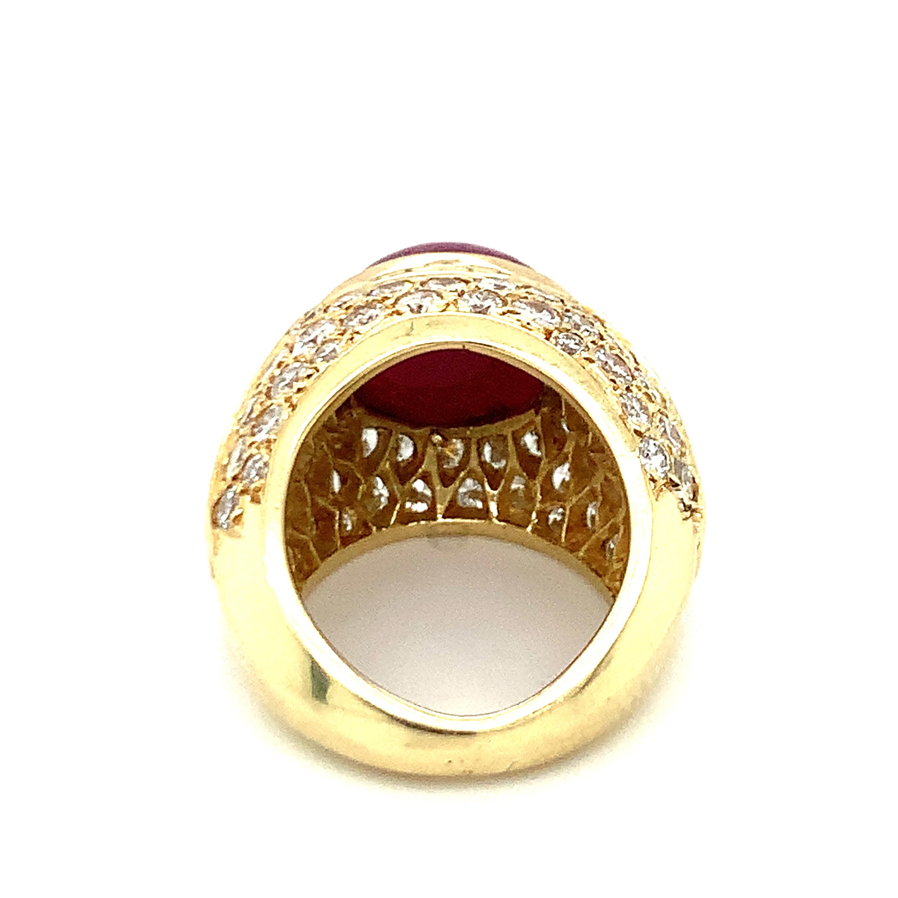 Cabochon Ruby and Diamond 18K Yellow Gold Ring In Good Condition For Sale In Beverly Hills, CA