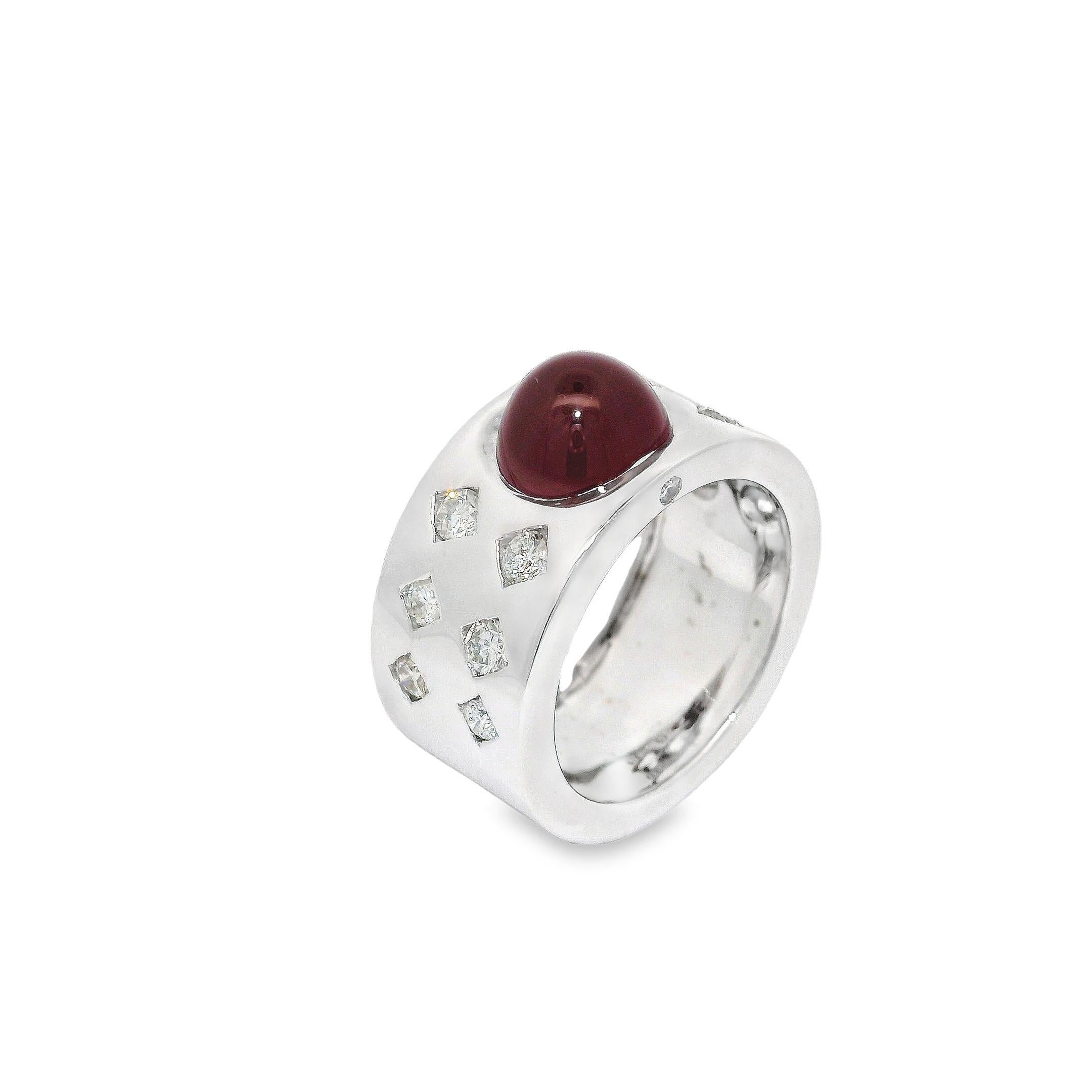Cabochon Ruby and Diamond Band Ring in 18K White Gold In New Condition For Sale In Hong Kong, HK
