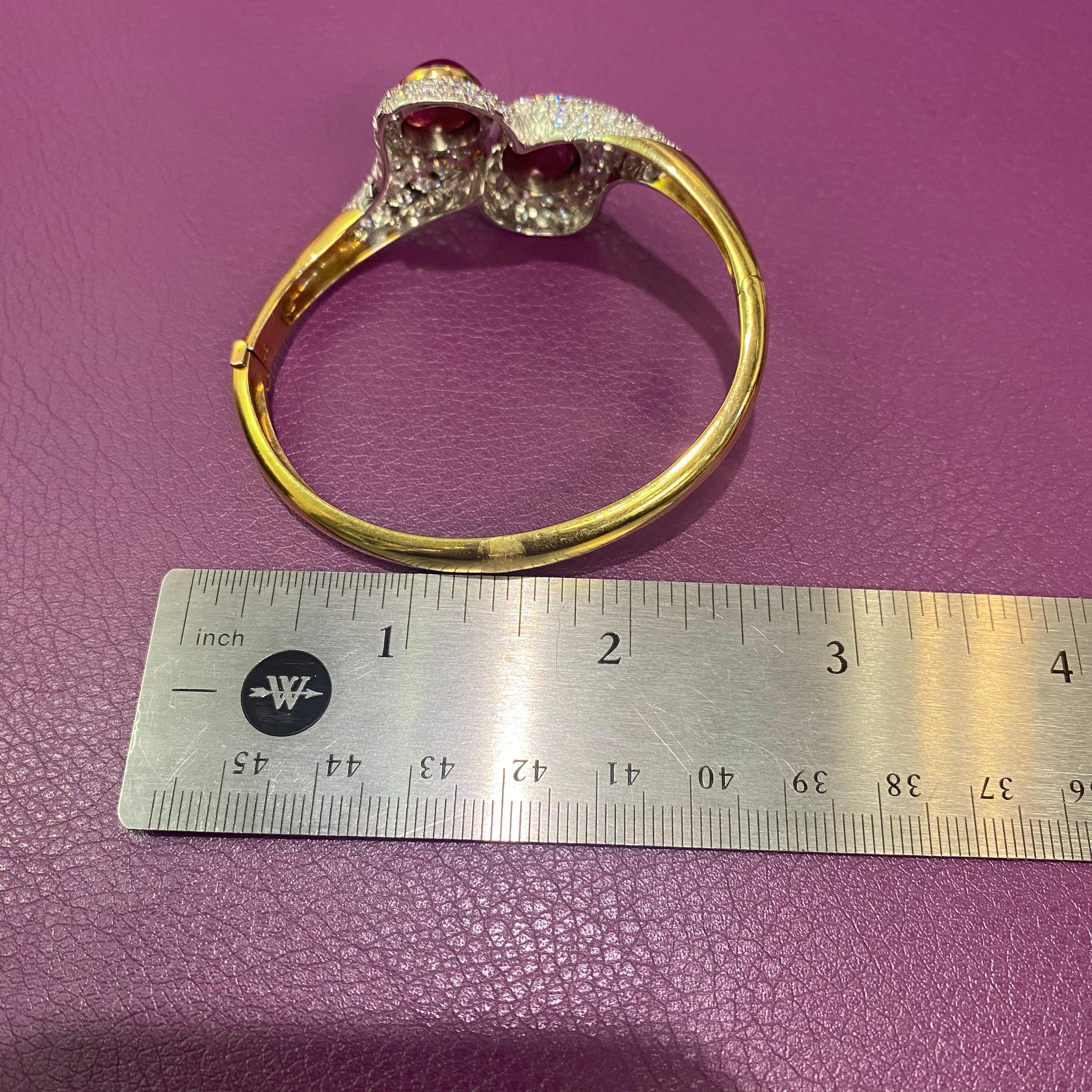 Bracelet jonc croisé en rubis cabochon et diamants en vente 6