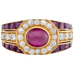 Cabochon ruby and diamond ring in 18k yellow gold. 0.50 carats in diamonds