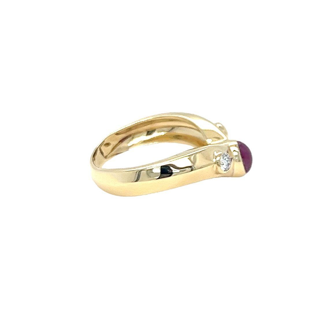 Cabochon Ruby and Diamond V Ring in Yellow Gold In Good Condition For Sale In Coral Gables, FL