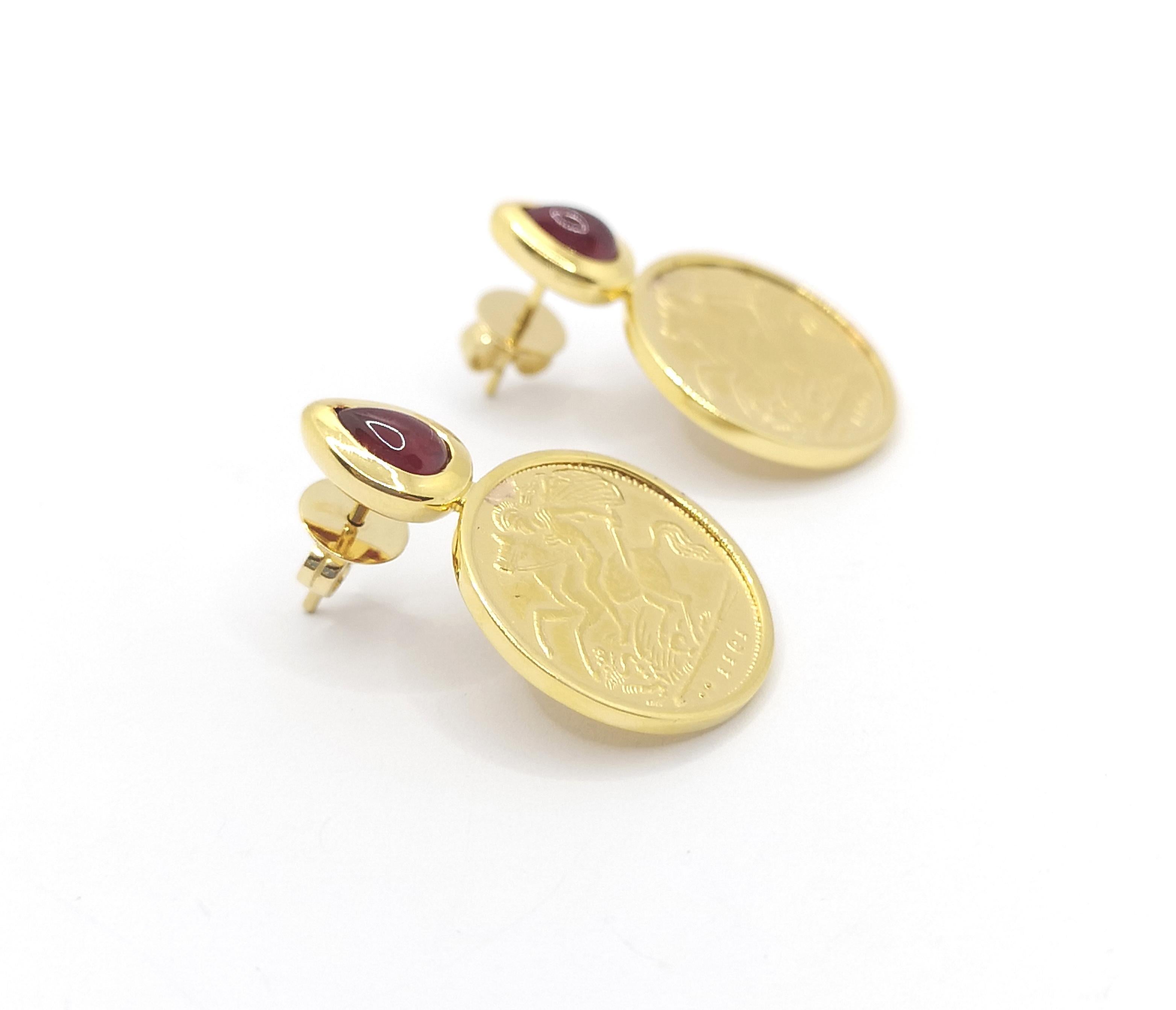 Orecchini di rubini cabochon e monete d'oro con montatura in oro 18 carati in vendita 2