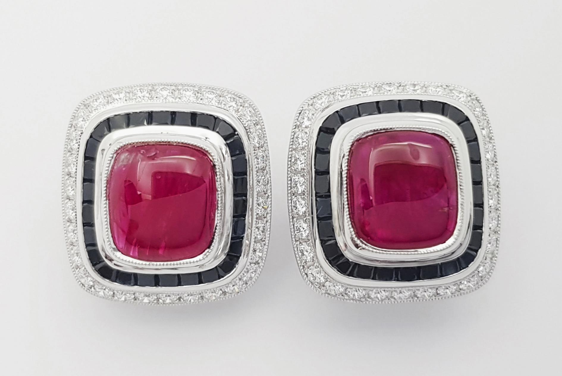 Contemporain Boucles d'oreilles en or blanc 18 carats, rubis cabochon, saphir noir et diamant en vente
