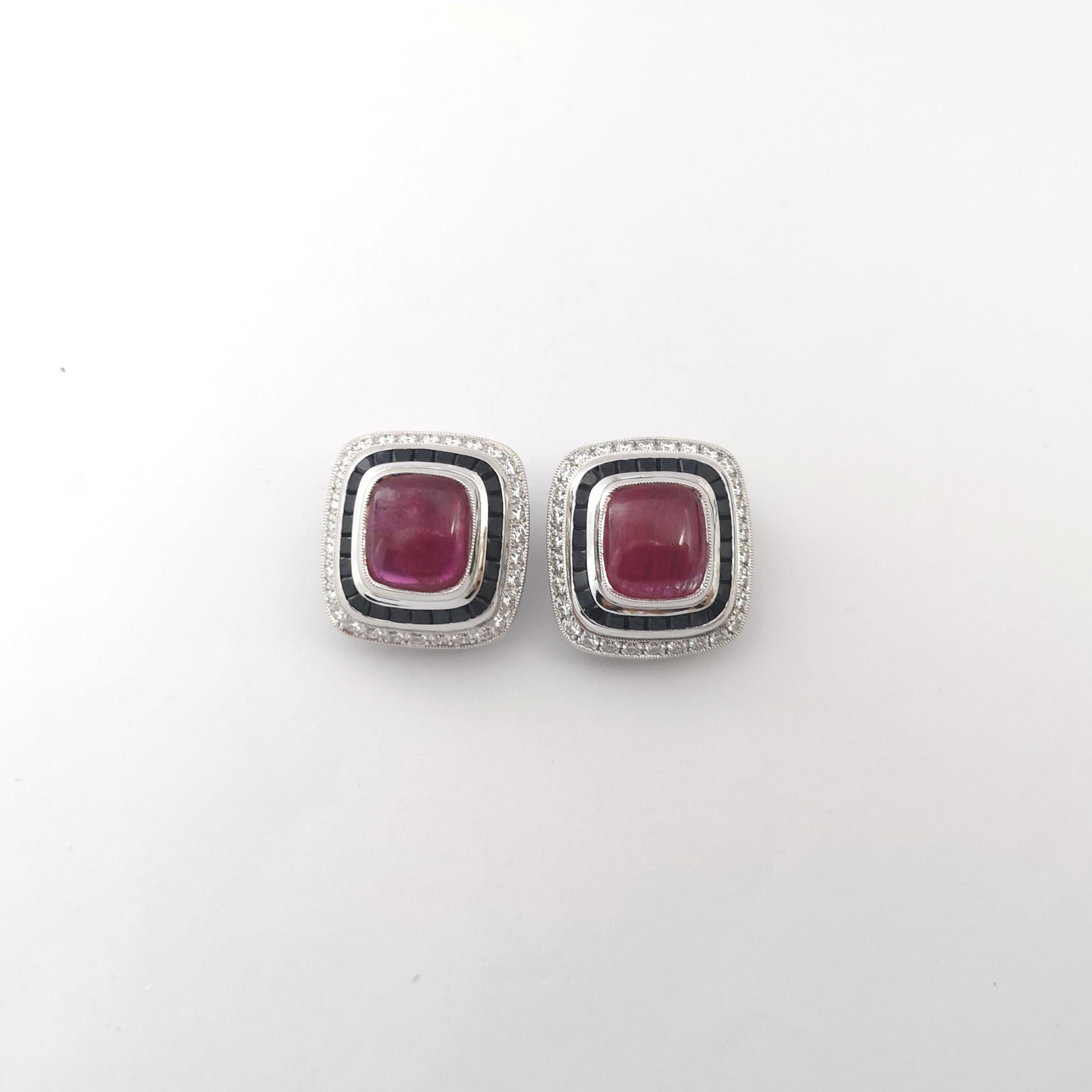 Boucles d'oreilles en or blanc 18 carats, rubis cabochon, saphir noir et diamant en vente 2