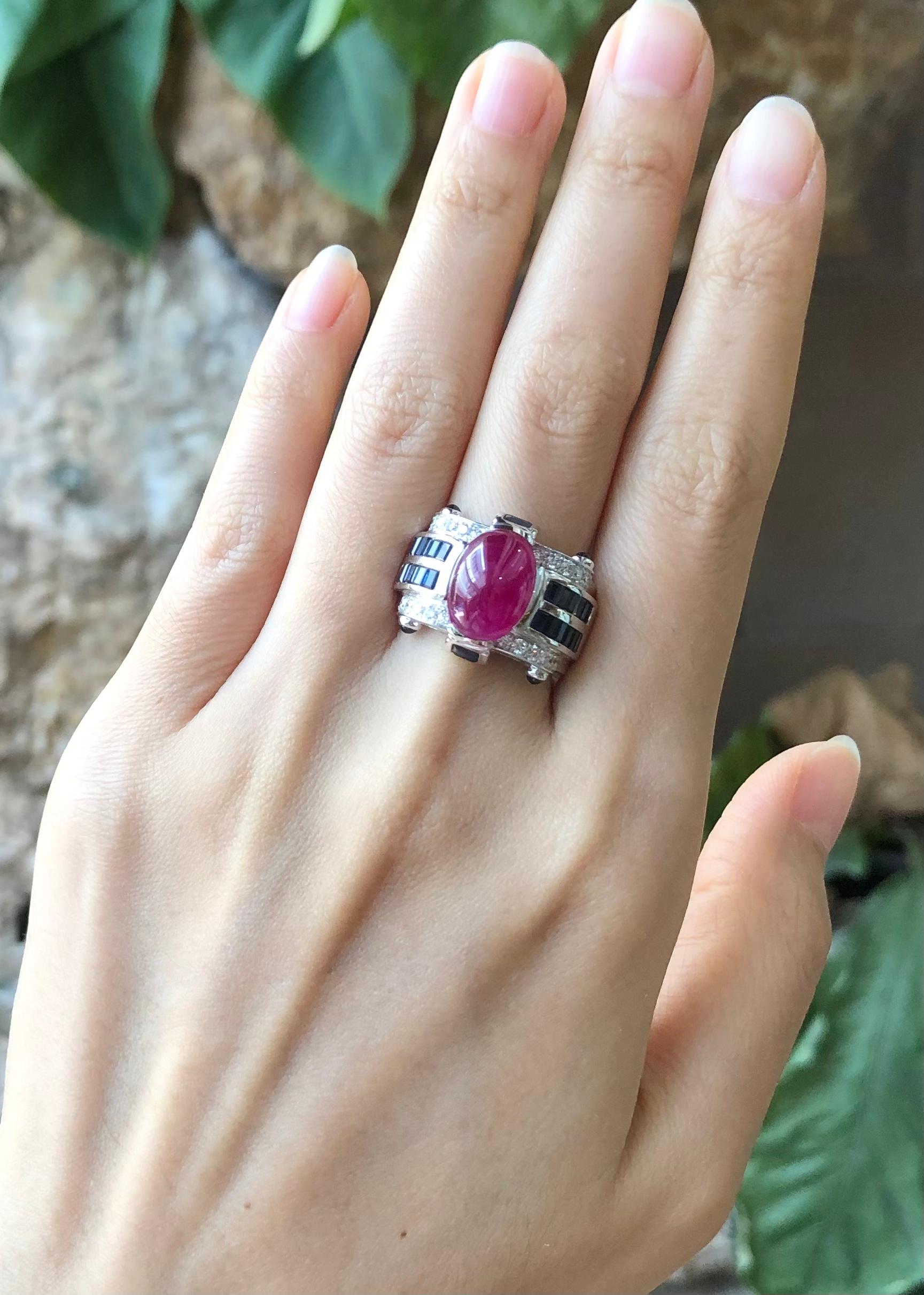 Cabochon Ruby, Blue Sapphire and Diamond Ring Set in 18 Karat White Gold Setting In New Condition For Sale In Bangkok, TH