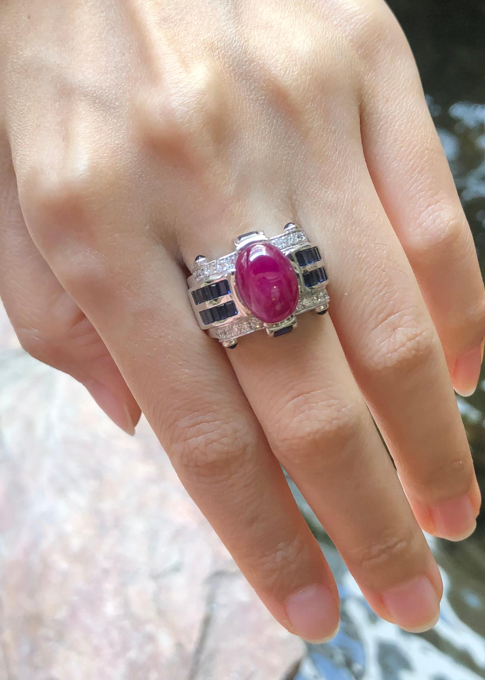 Cabochon Ruby, Blue Sapphire and Diamond Ring Set in 18 Karat White Gold Setting For Sale 2