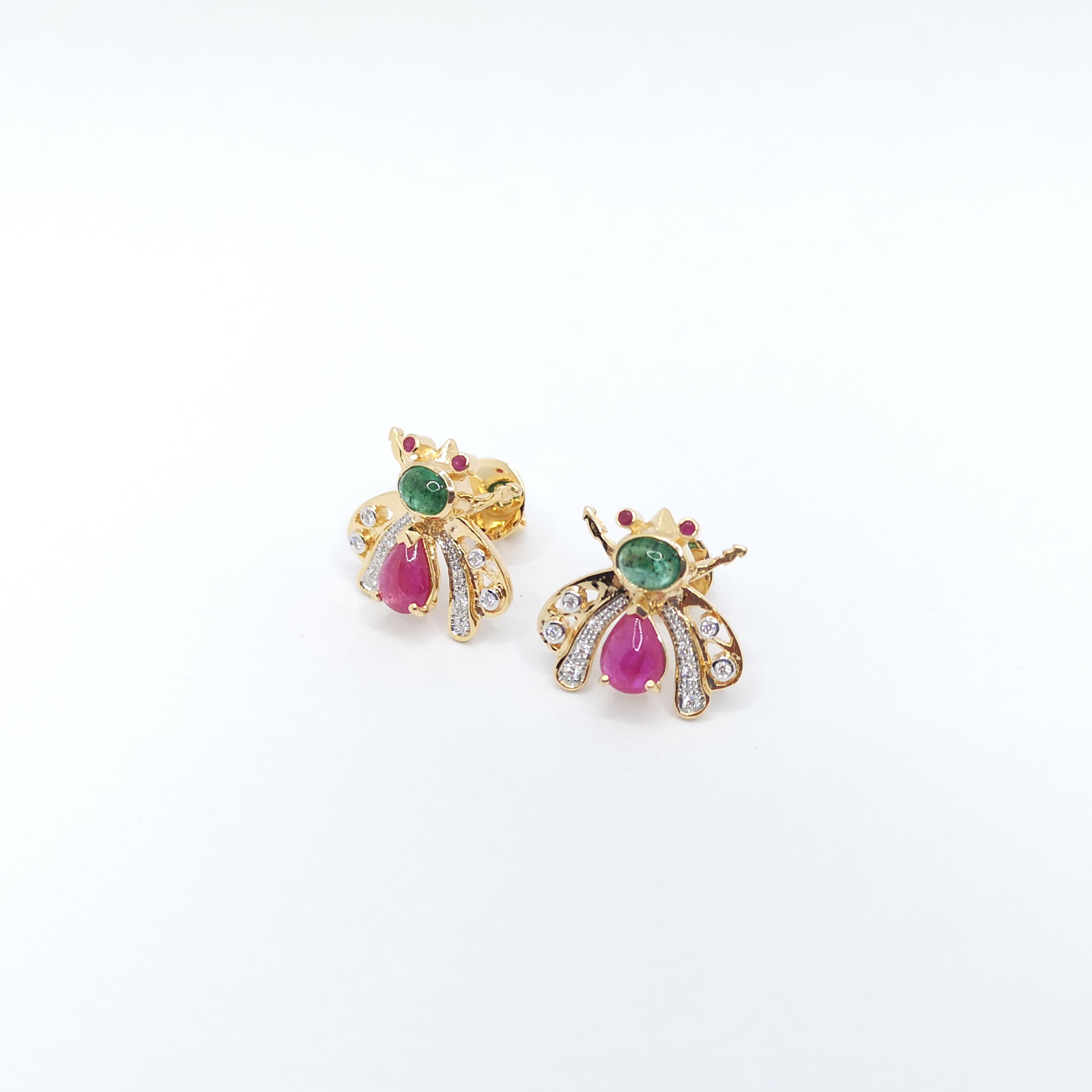 Cabochon Orecchini con rubino cabochon, smeraldo cabochon e diamanti incastonati in oro 18K in vendita