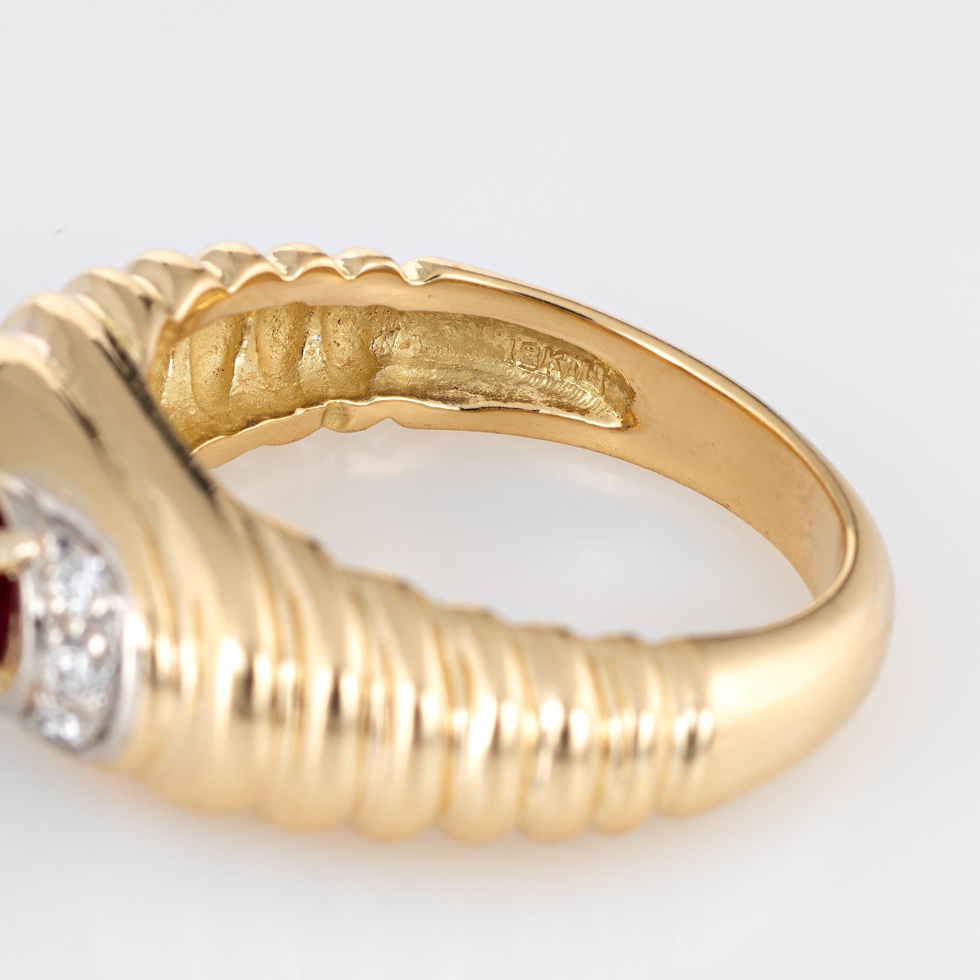 Bague vintage empilable en or jaune 18 carats avec cabochon de rubis et diamants Pour femmes en vente