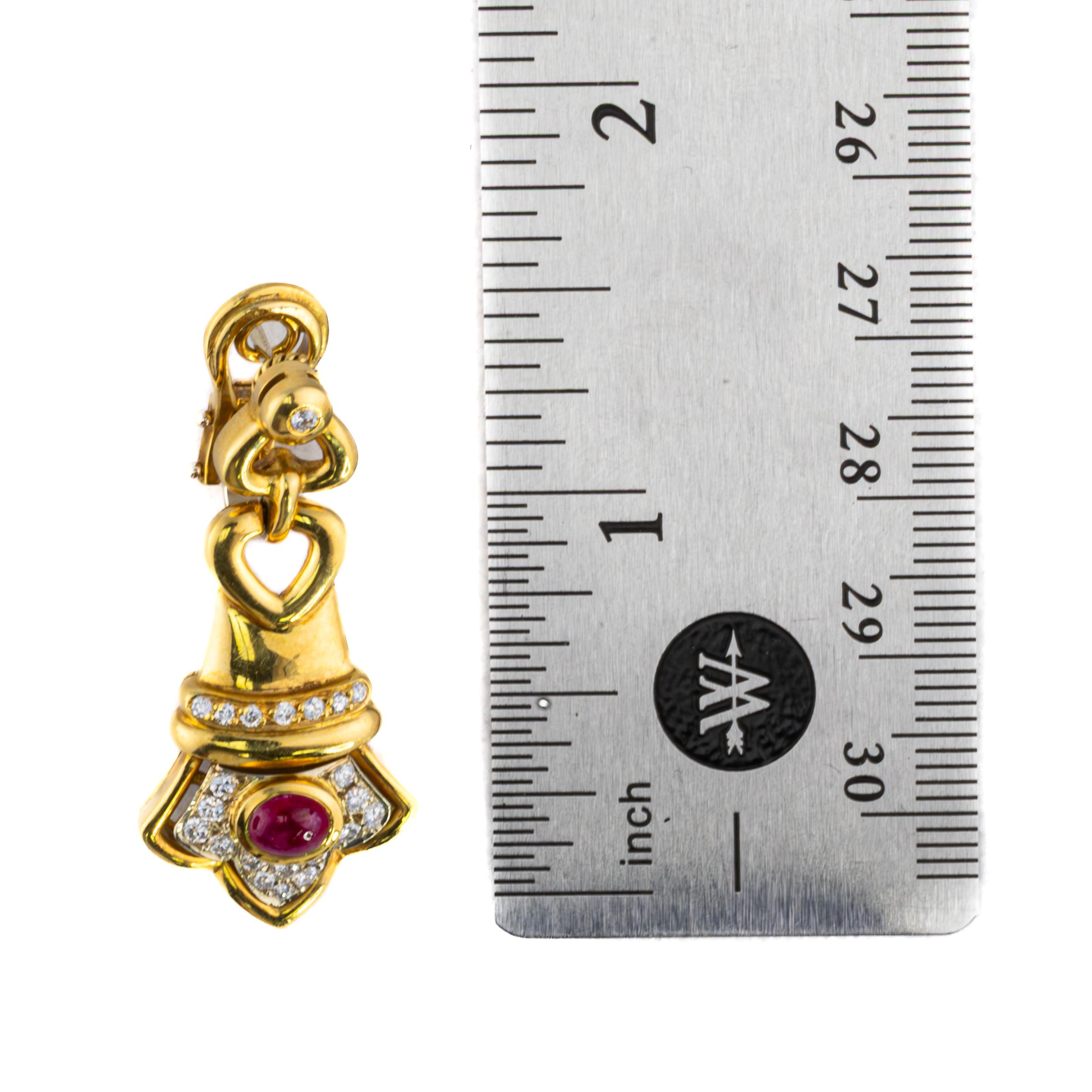 Cabochon Orecchini con rubini e diamanti cabochon in vendita